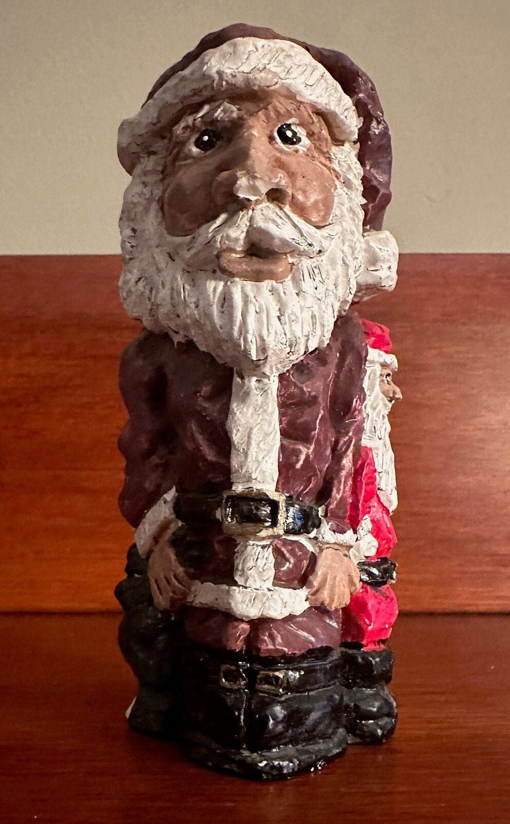 Vintage Carved Santa Claus Figurine, Precious Présents from Santa, Resin Santa, Lover Antiques and Vintage