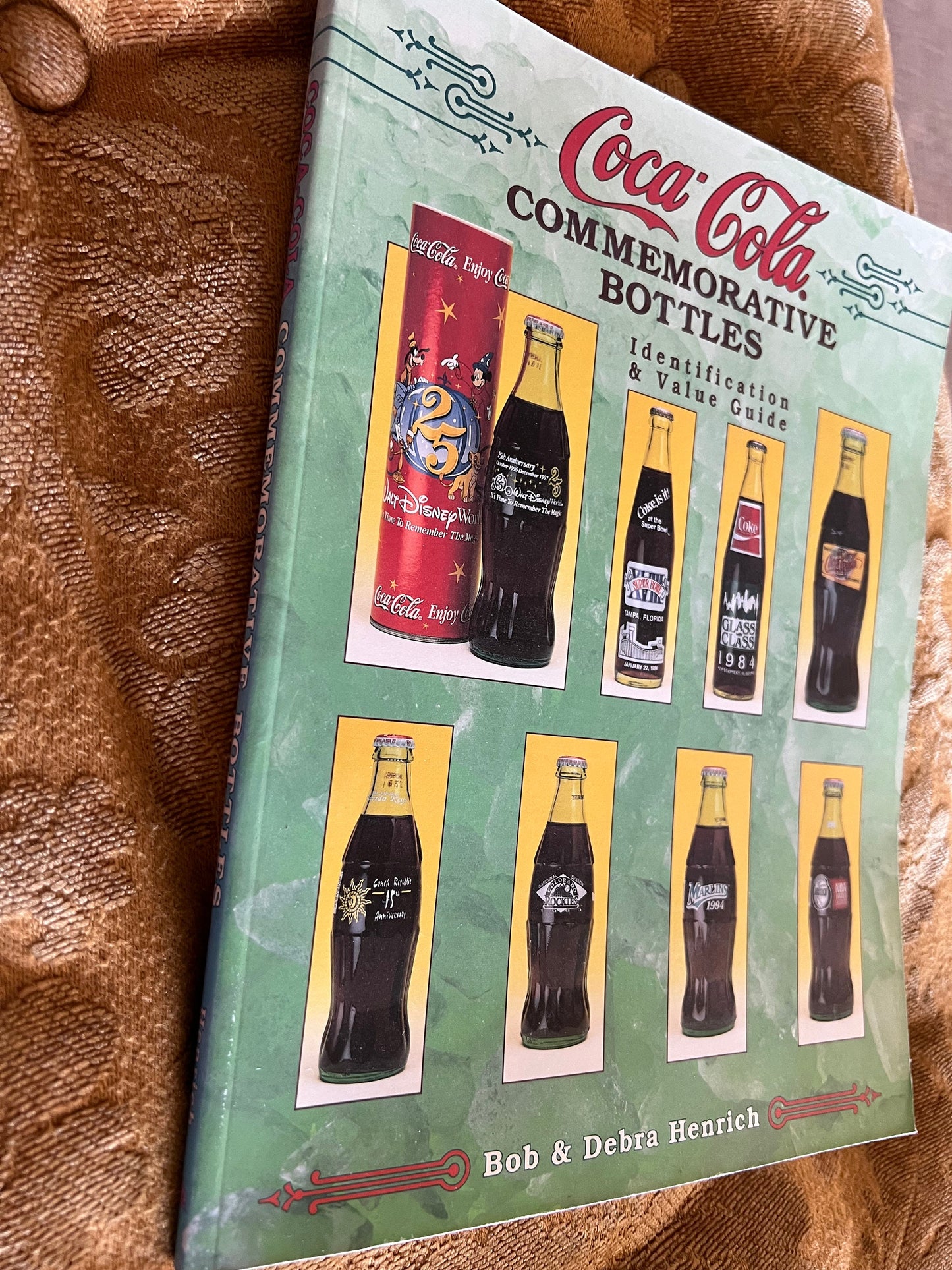 Coca Cola Commemorative Bottles Identification and Price Guide Book, by Bob and Debra Henrich, Lover Antiques and Vintage