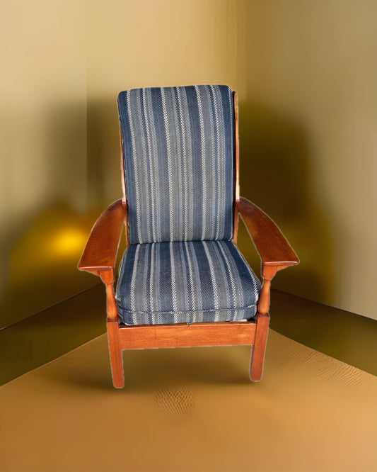 Cushman Mid Century Modern Fairfield High Back Chair No. 082, Chair with its original Cushions, Lover Antiques and Vintage