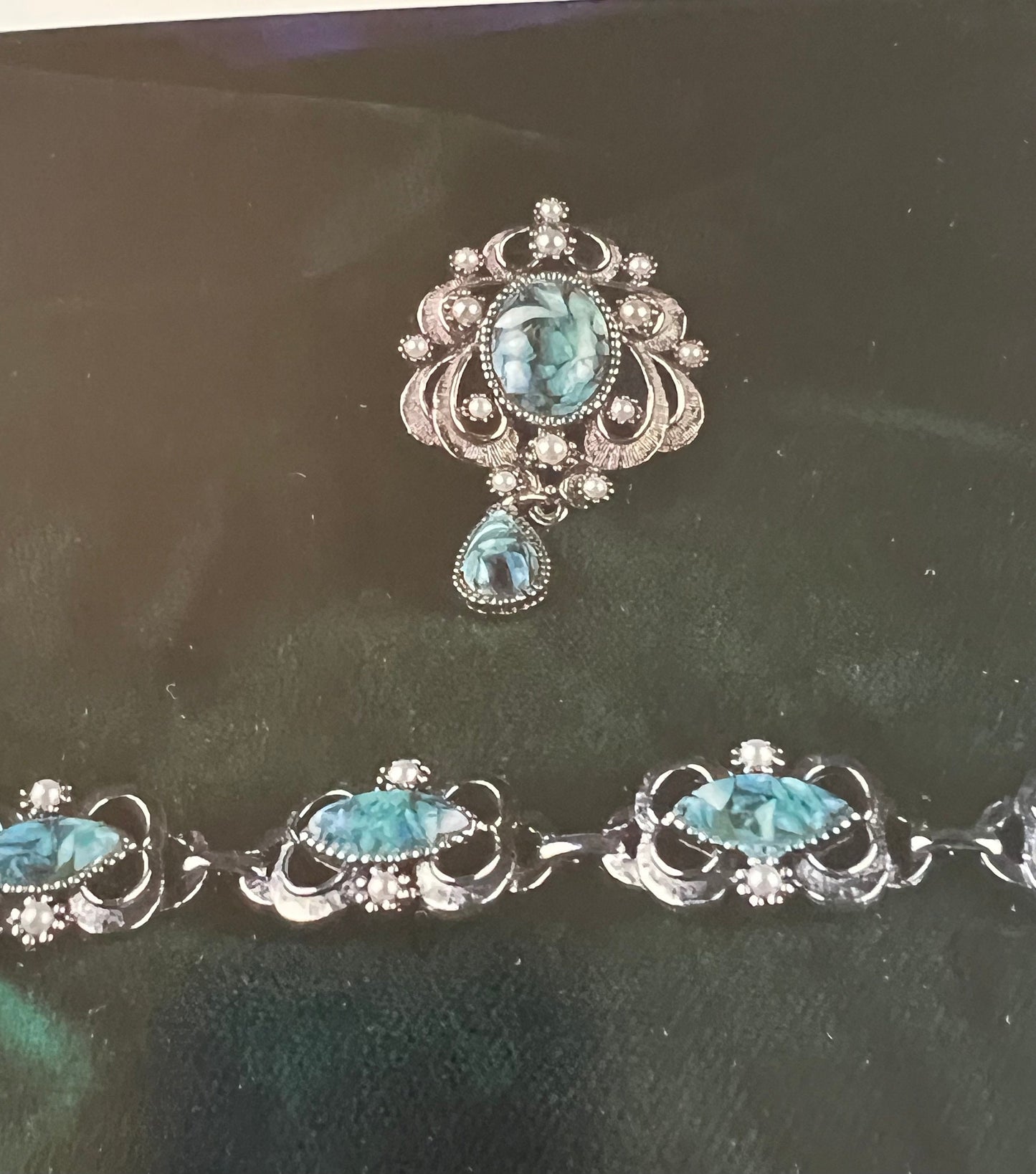 Sarah Coventry Jewelry Guide Book, by Kay Oshel, Costume Jewelry Book, Lover Antiques and Vintage