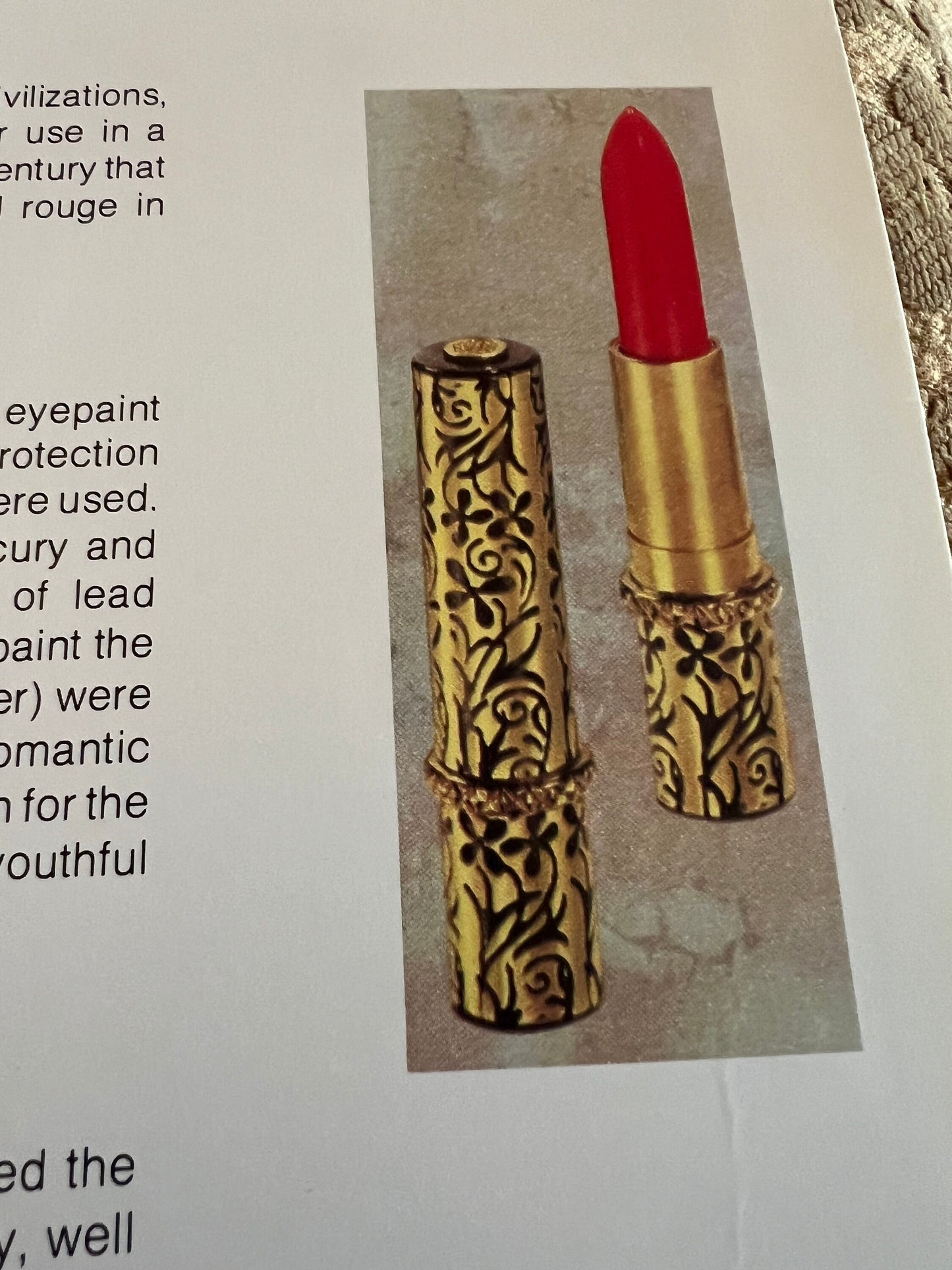 Compacts and Smoking Accessories Guide Book by Roseann Ettinger, Lover Antiques and Vintage