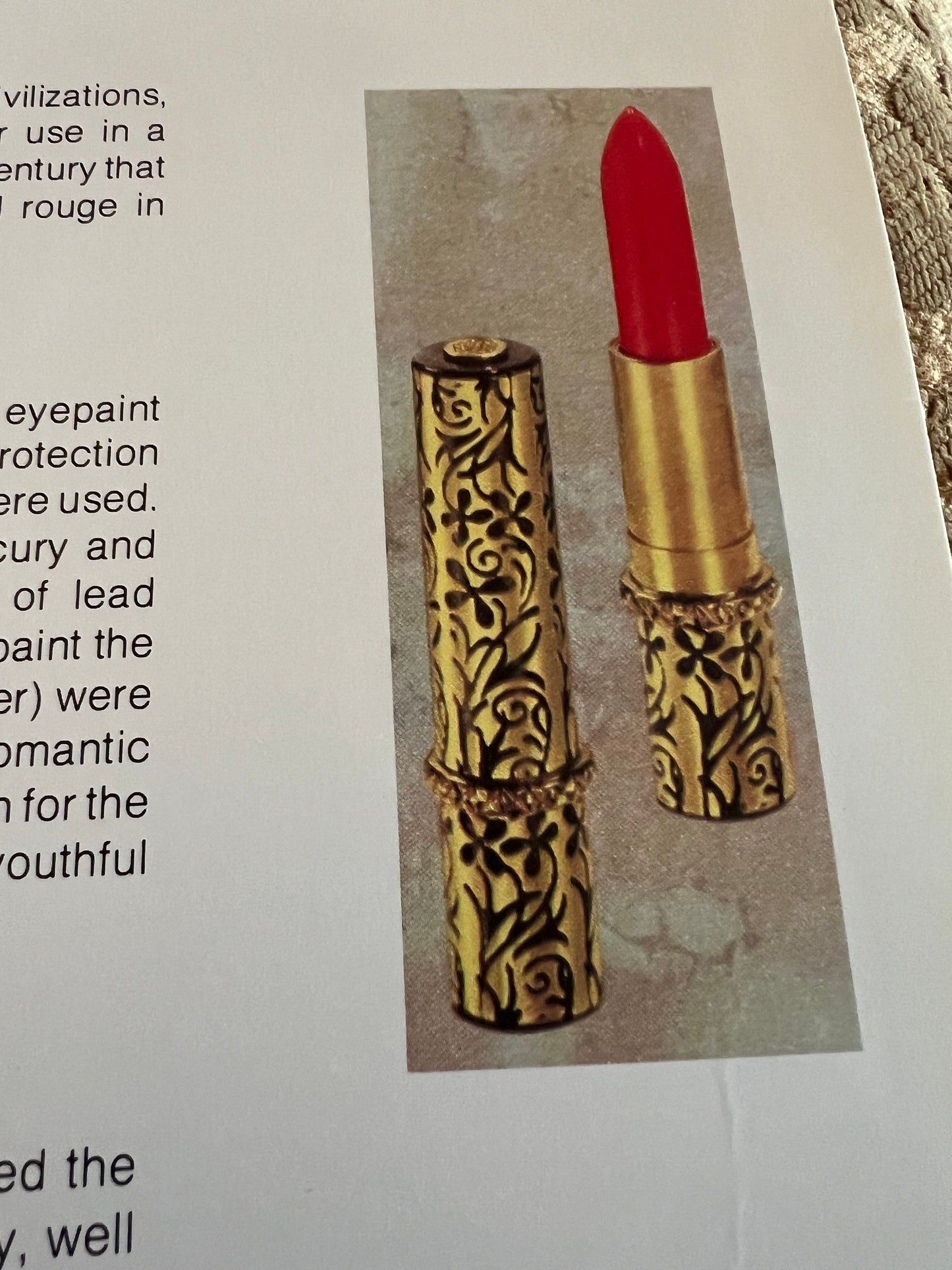 Compacts and Smoking Accessories Guide Book by Roseann Ettinger, Lover Antiques and Vintage