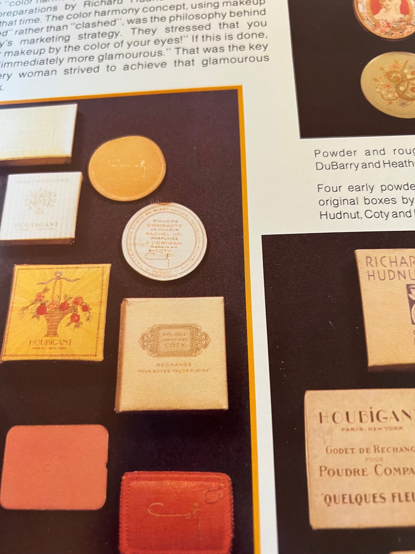 Compacts and Smoking Accessories Guide Book by Roseann Ettinger, Lover Antiques and Vintage