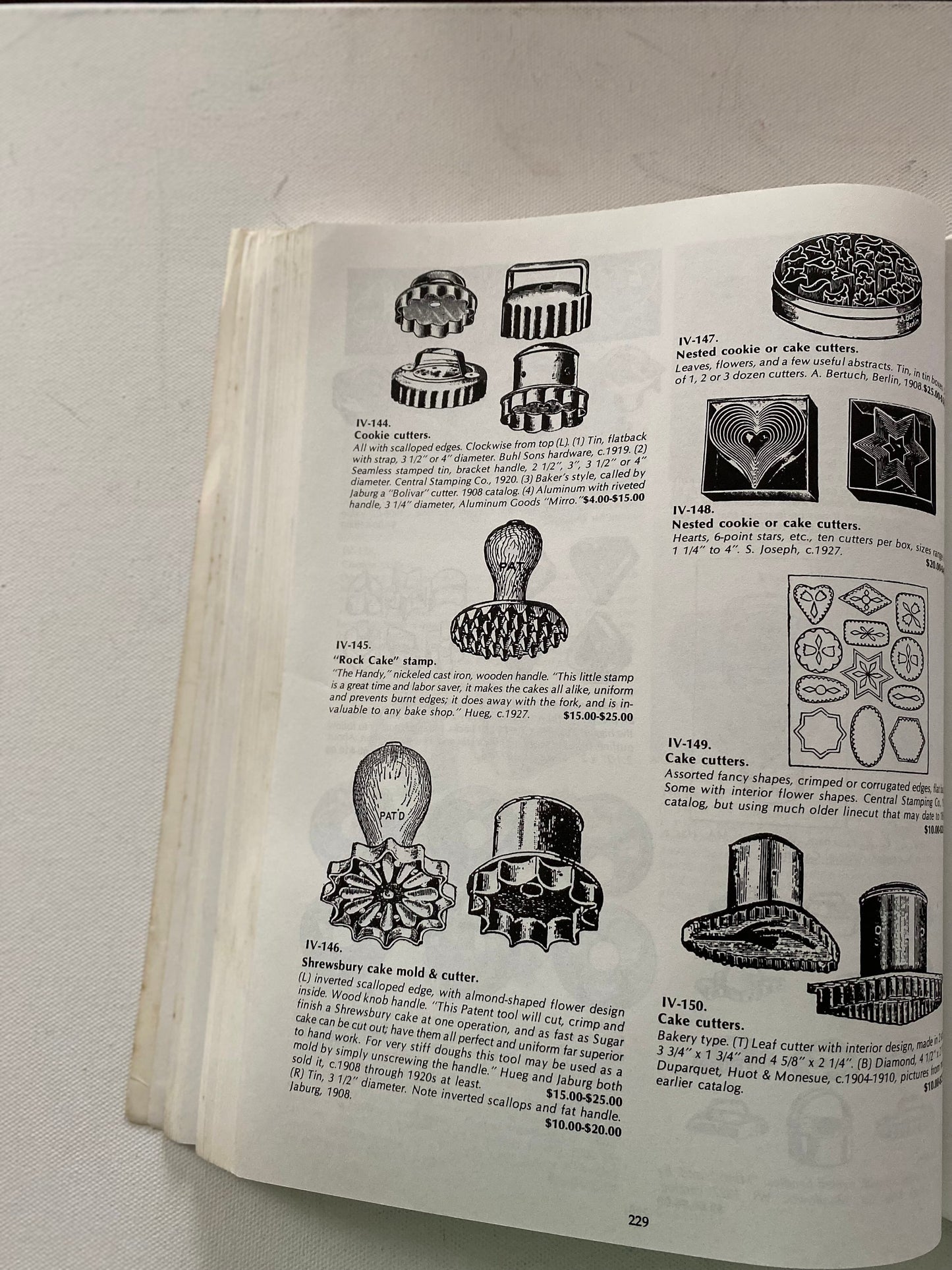 300 Years of Housekeeping Collectibles Identification and Value Guide Book, by Linda Campbell Franklin, Lover Antiques and Vintage