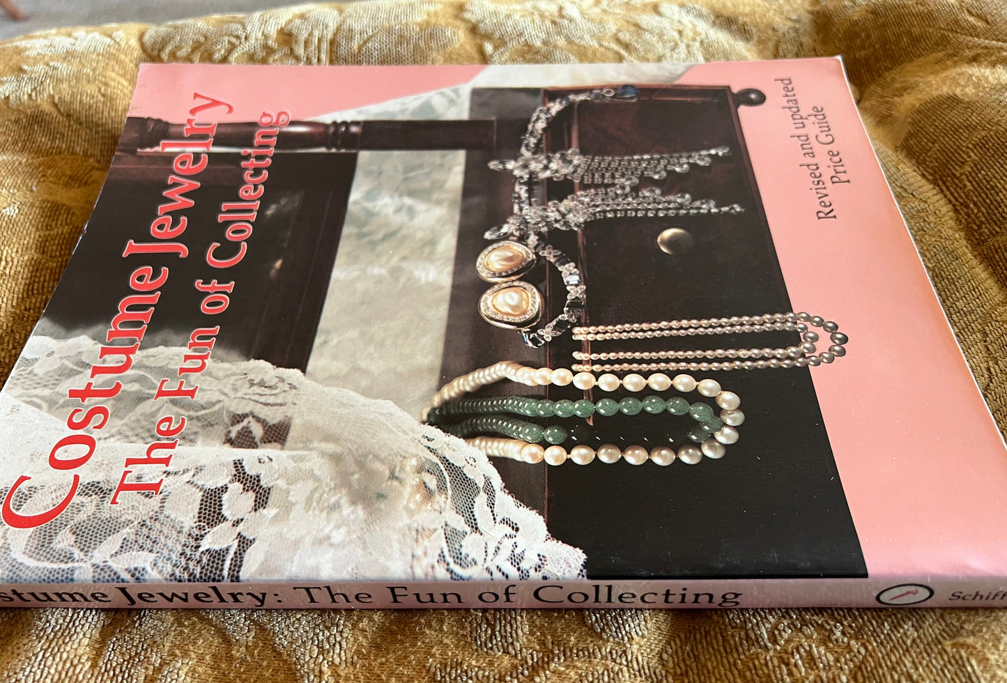 Costume Jewelry The Fun of Collecting Book, by Nancy N. Schiffer, Costume Jewelry Guide Book, Lover Antiques and Vintage