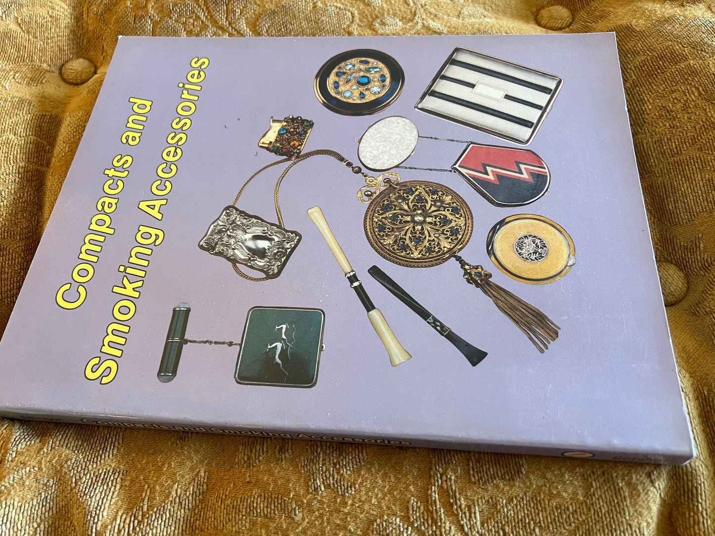 Compacts and Smoking Accessories Guide Book by Roseann Ettinger, Lover Antiques and Vintage