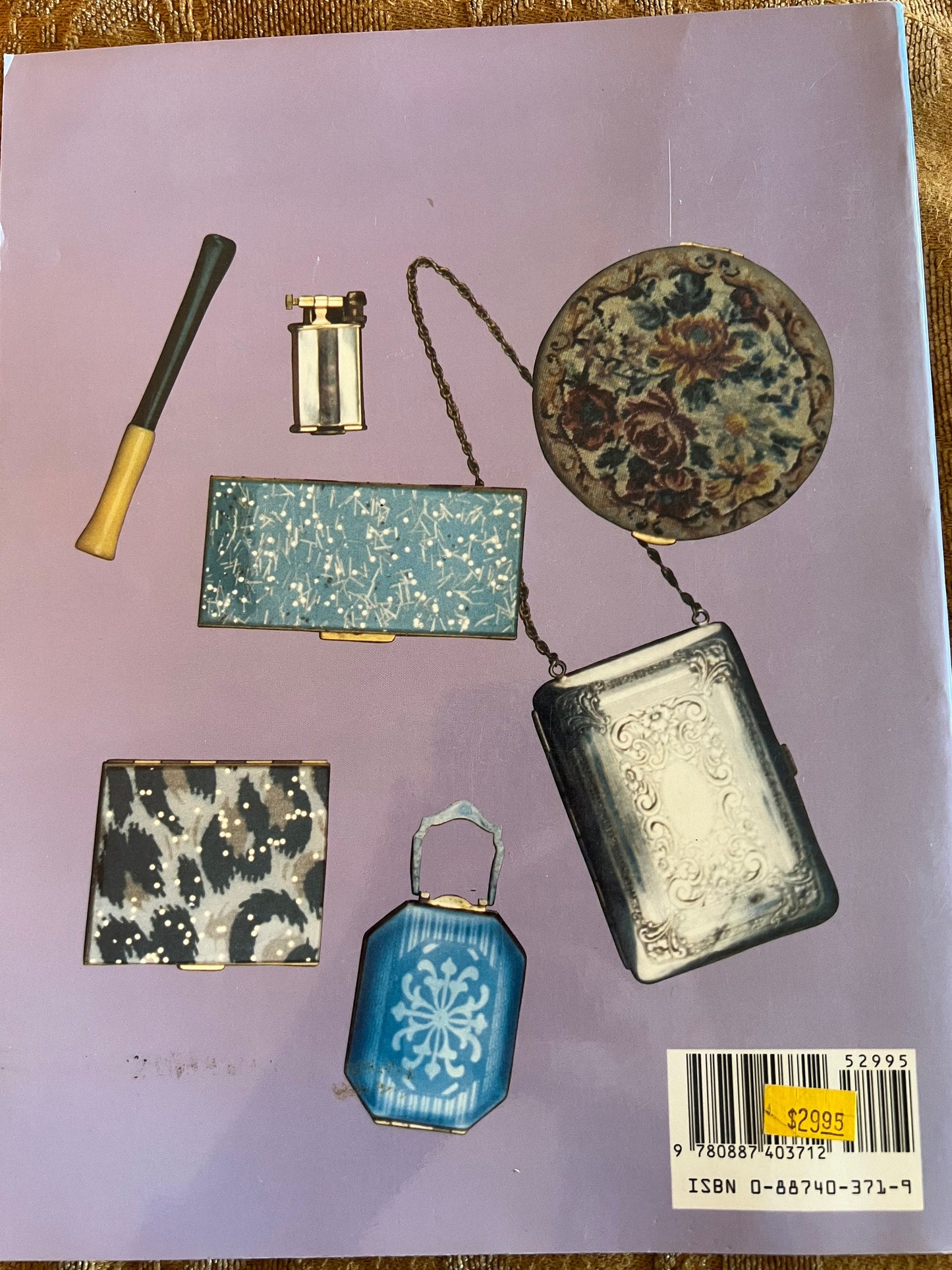 Compacts and Smoking Accessories Guide Book by Roseann Ettinger, Lover Antiques and Vintage