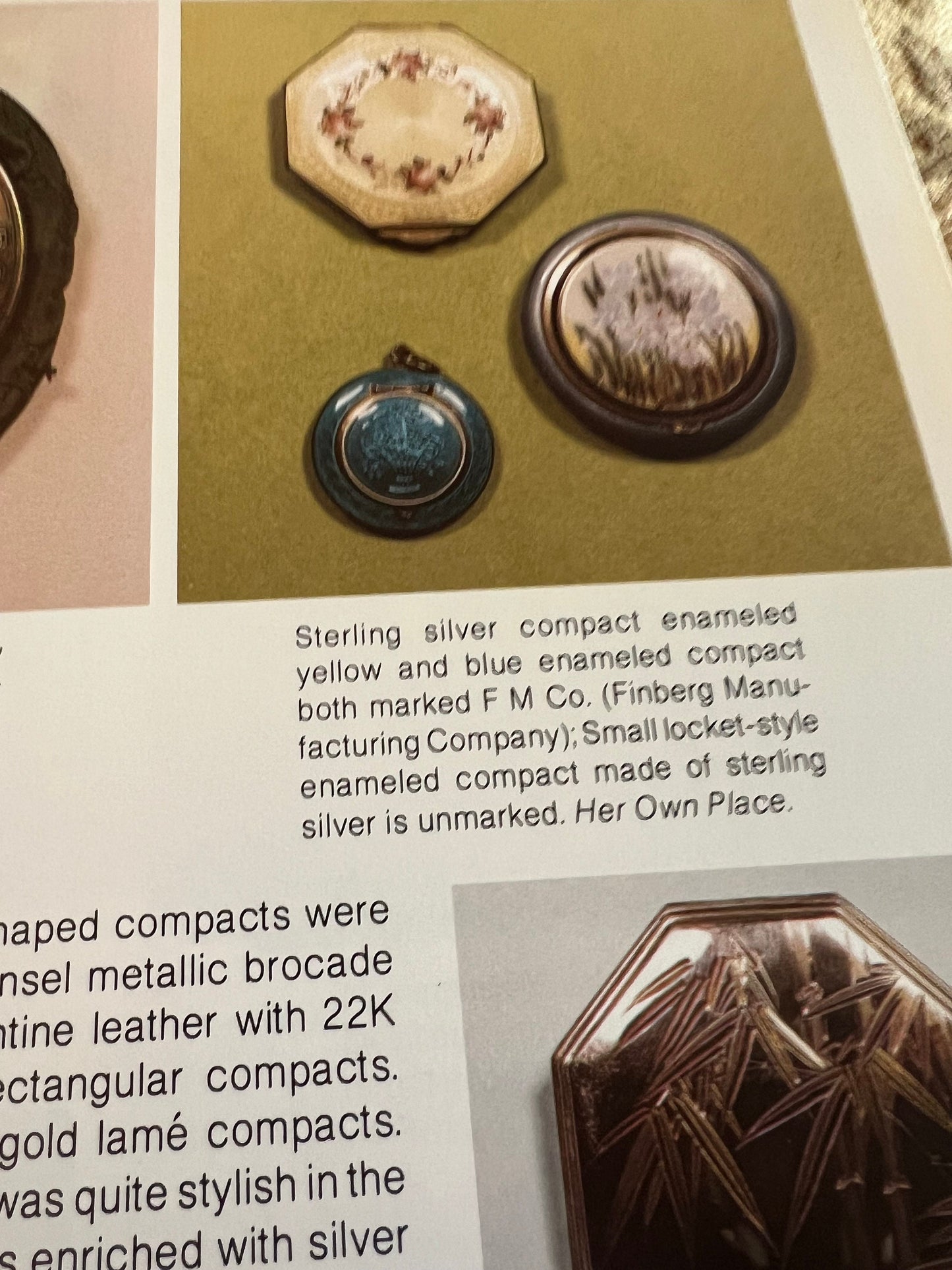 Compacts and Smoking Accessories Guide Book by Roseann Ettinger, Lover Antiques and Vintage