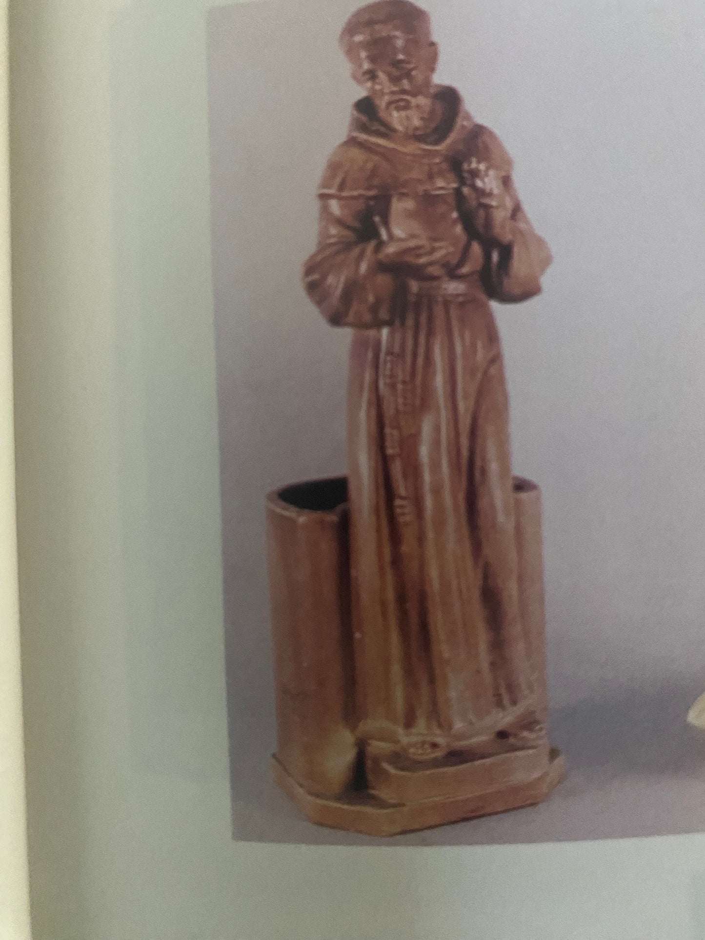 Collector’s Encyclopedia of Figural Planters & Vases Book, Identification and Values Guide Book, by Betty and Bill Newbound, Lover Antiques
