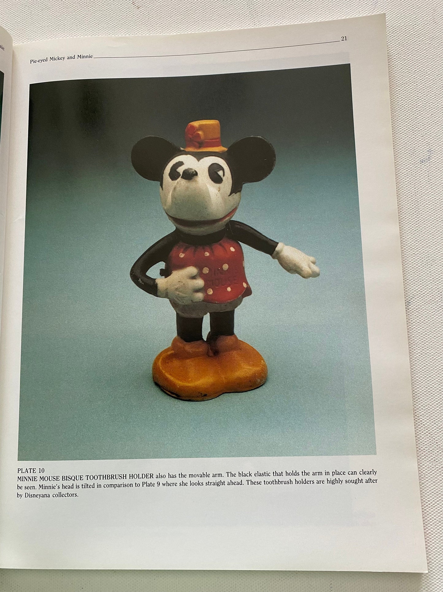 Stern’s Guide to Disney Collectibles Book, by Michael Stern, Disney Book, Disney Collectibles Guide, Lover Antiques and Vintage