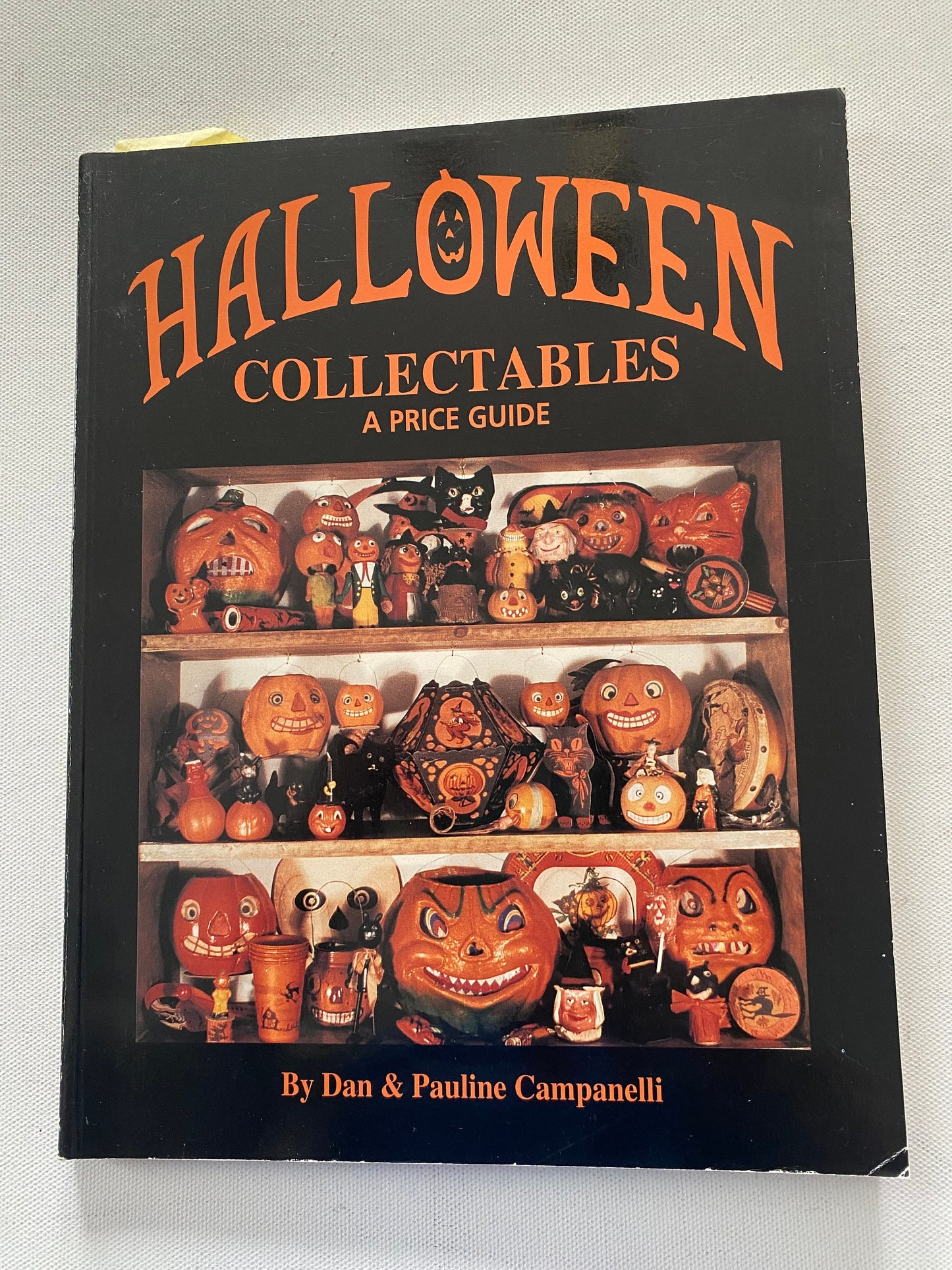 Halloween Collectables with Price Guide Book, Schiffer Book for Collectors, by Dan & Pauline Campanelli, Lover Antiques and Vintage
