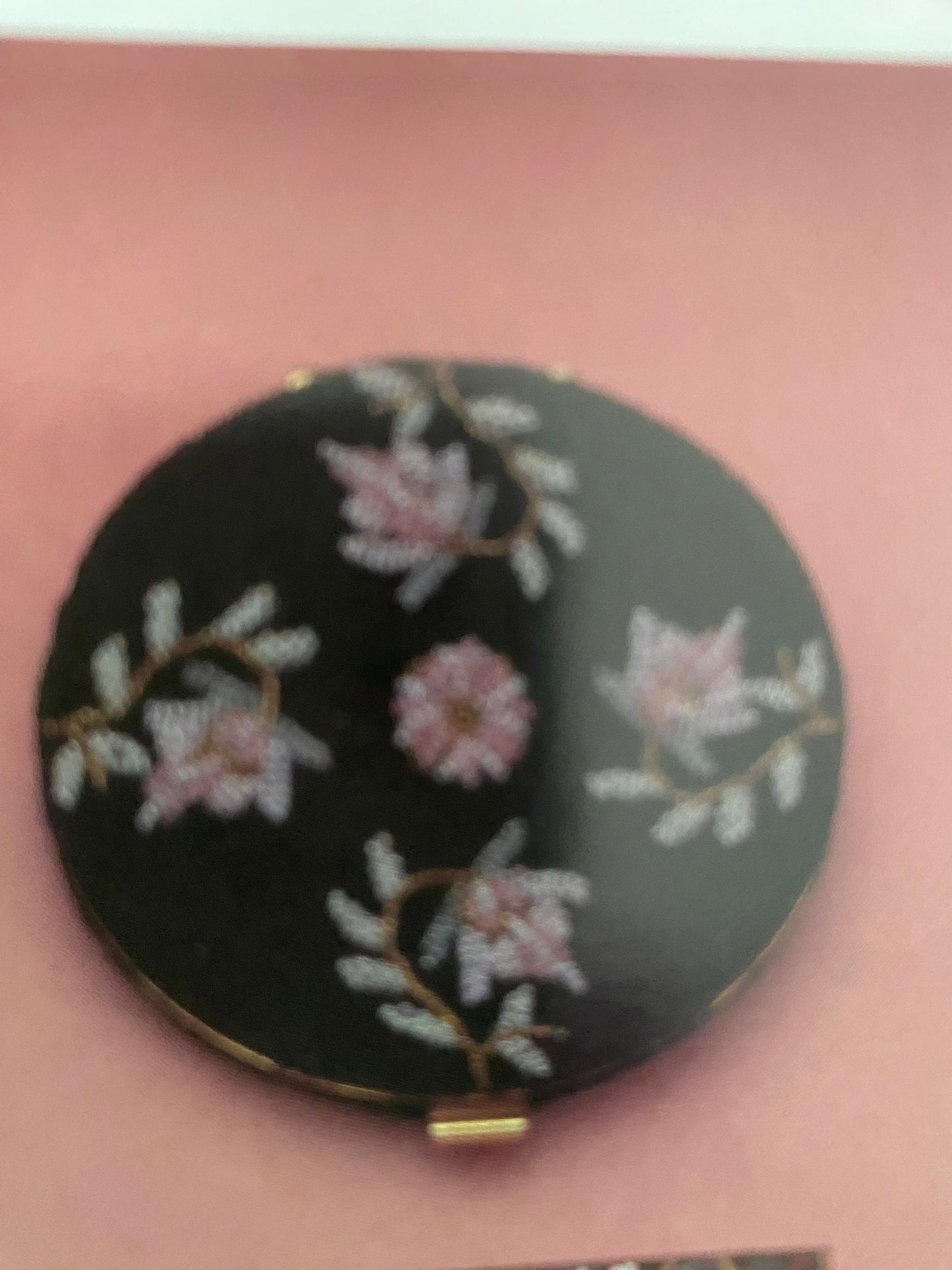 Collector’s Encyclopedia of Compacts, Carryalls & Face Powder Boxes Book, Identification and Values, Laura Mueller Kuhnert, Lover Antiques