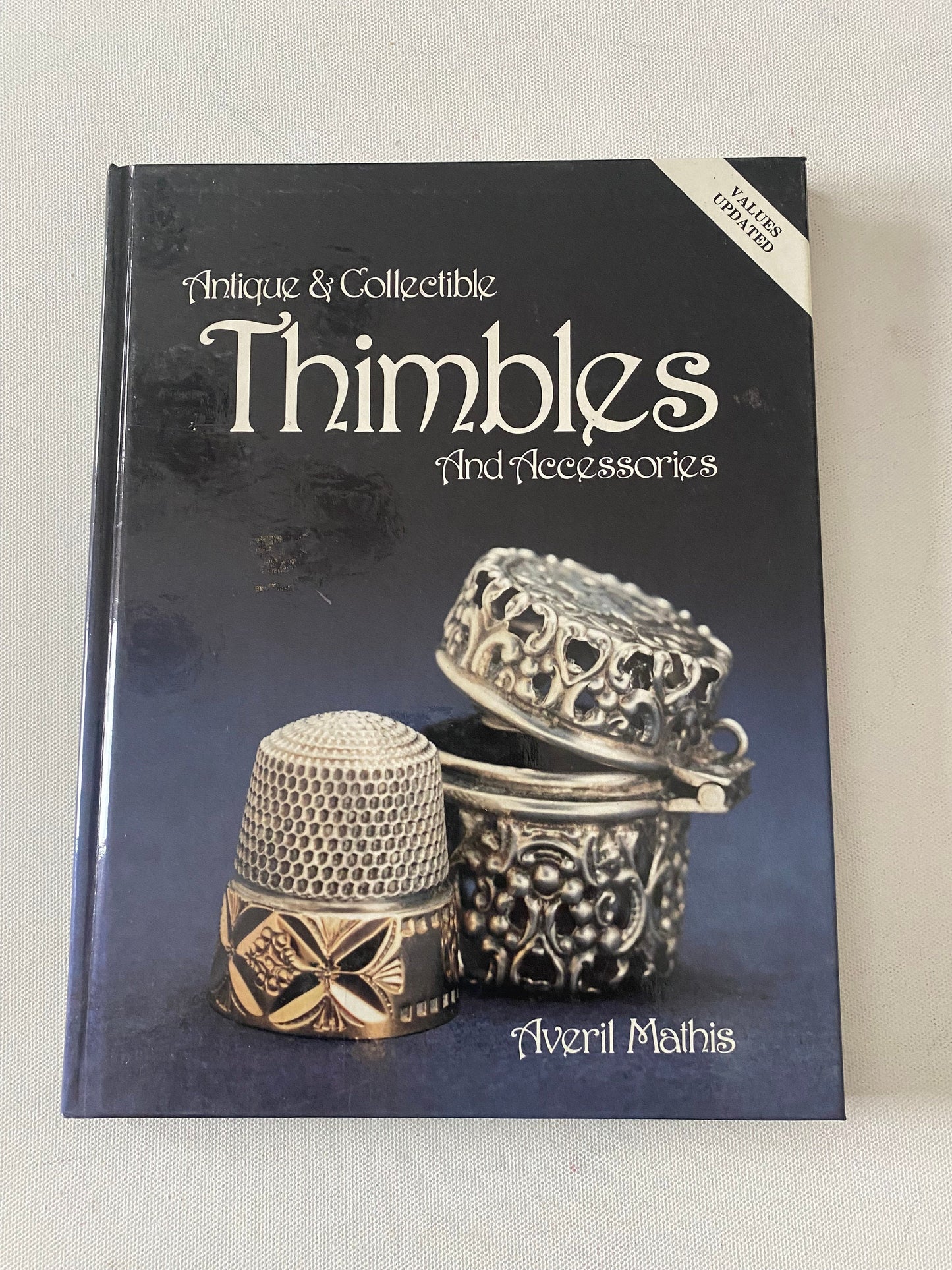 Antique & Collectible Thimbles and Accessories Book, by Averil Mathis, Lover Antiques and Vintage