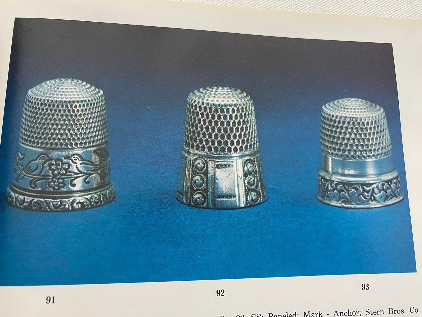 Antique & Collectible Thimbles and Accessories Book, by Averil Mathis, Lover Antiques and Vintage