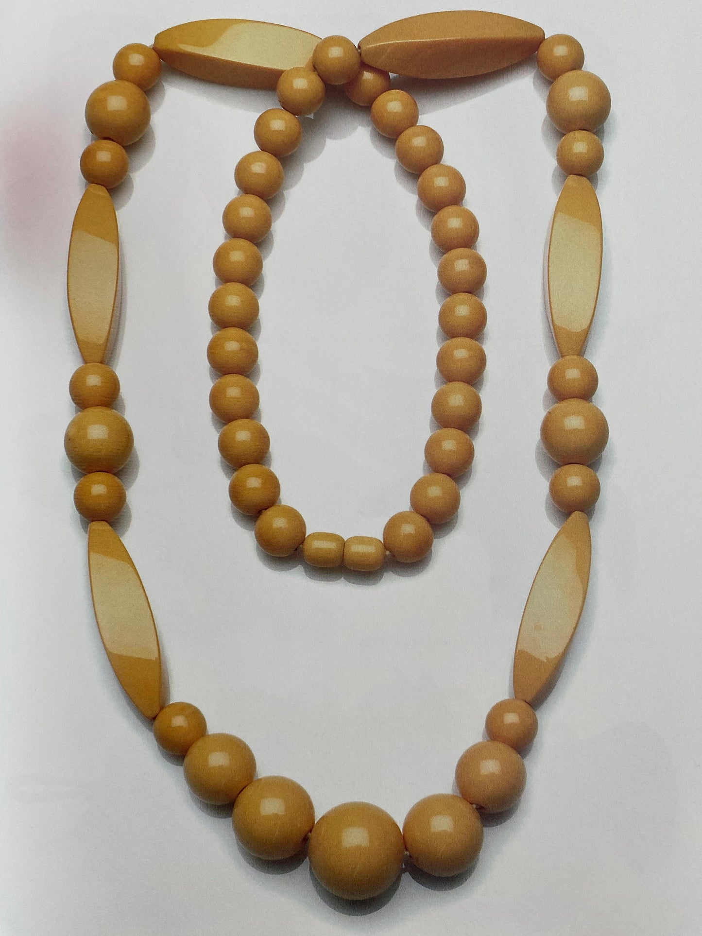 Collecting Art Plastic Jewelry Identification and Price Guide Book, by Leigh Leshner, Lover Antiques and Vintage
