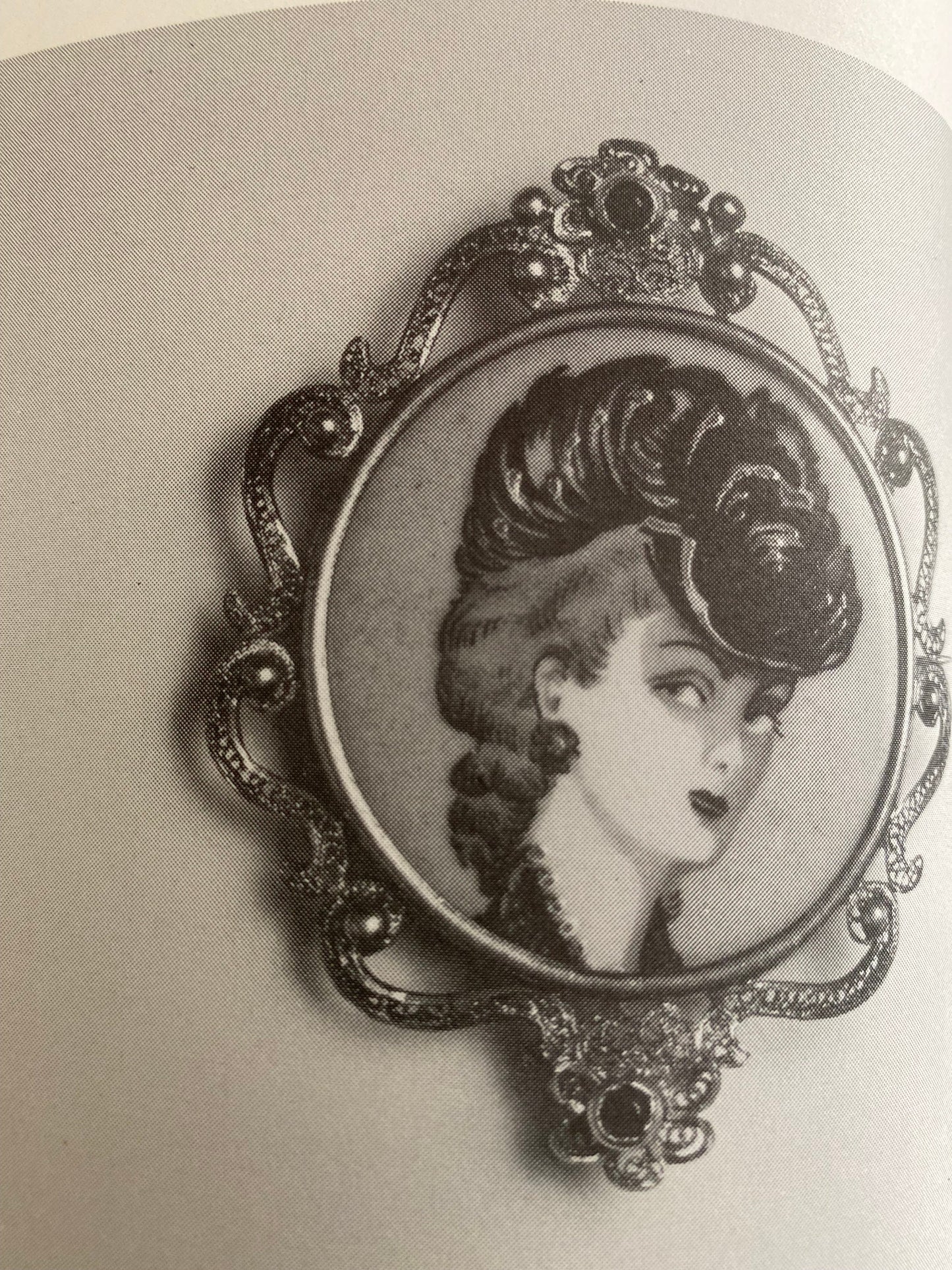 Antique Jewelry with Prices Guide Book, Collecting Jewelry, by Doris J. Snell, Lover Antiques and Vintage