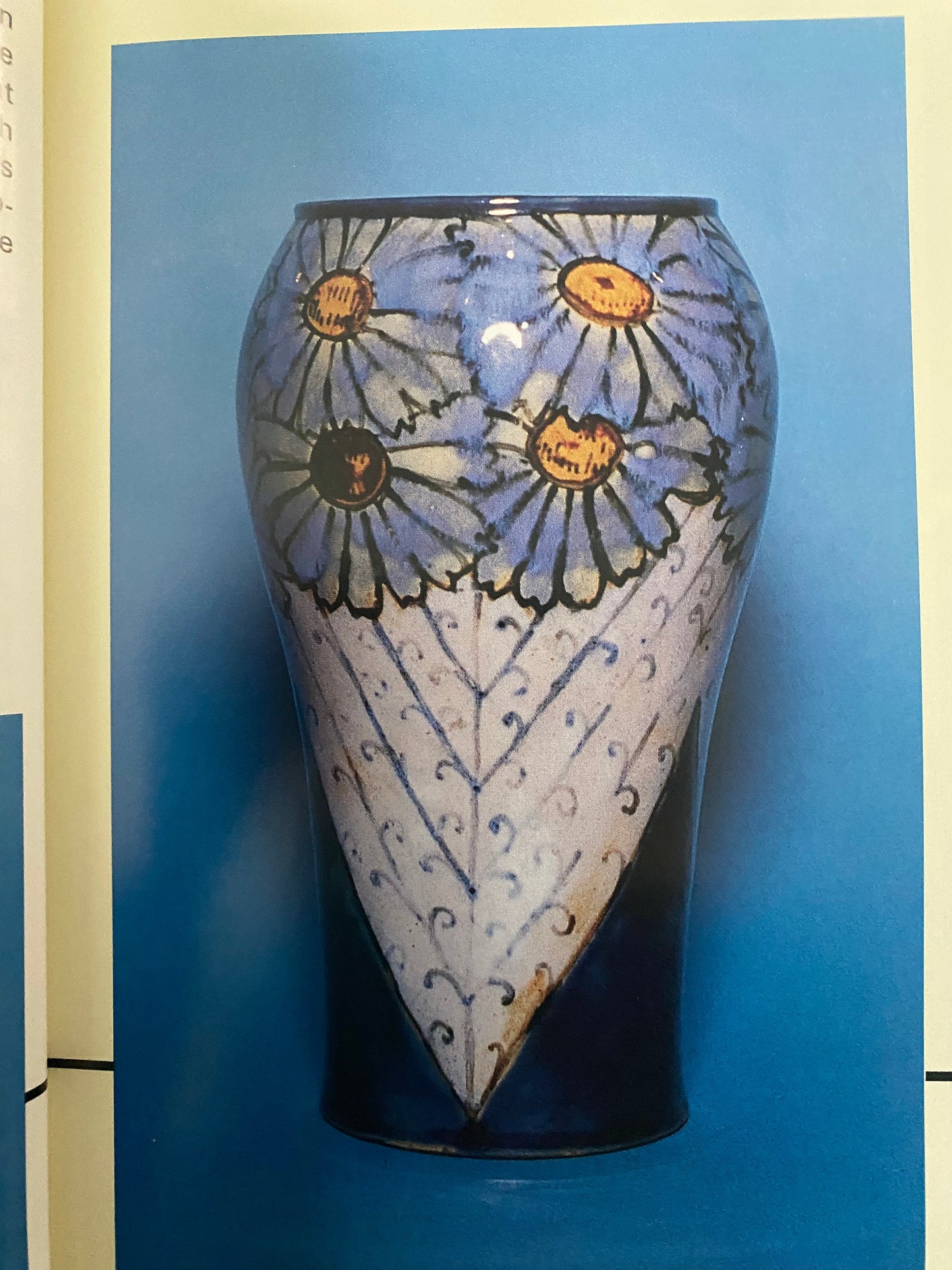 Clarice Cliff and Her Contemporaries: Susie Cooper, Keith Murray, Charlotte Rhead and the Carlton Ware Designers Book, with Price Guide