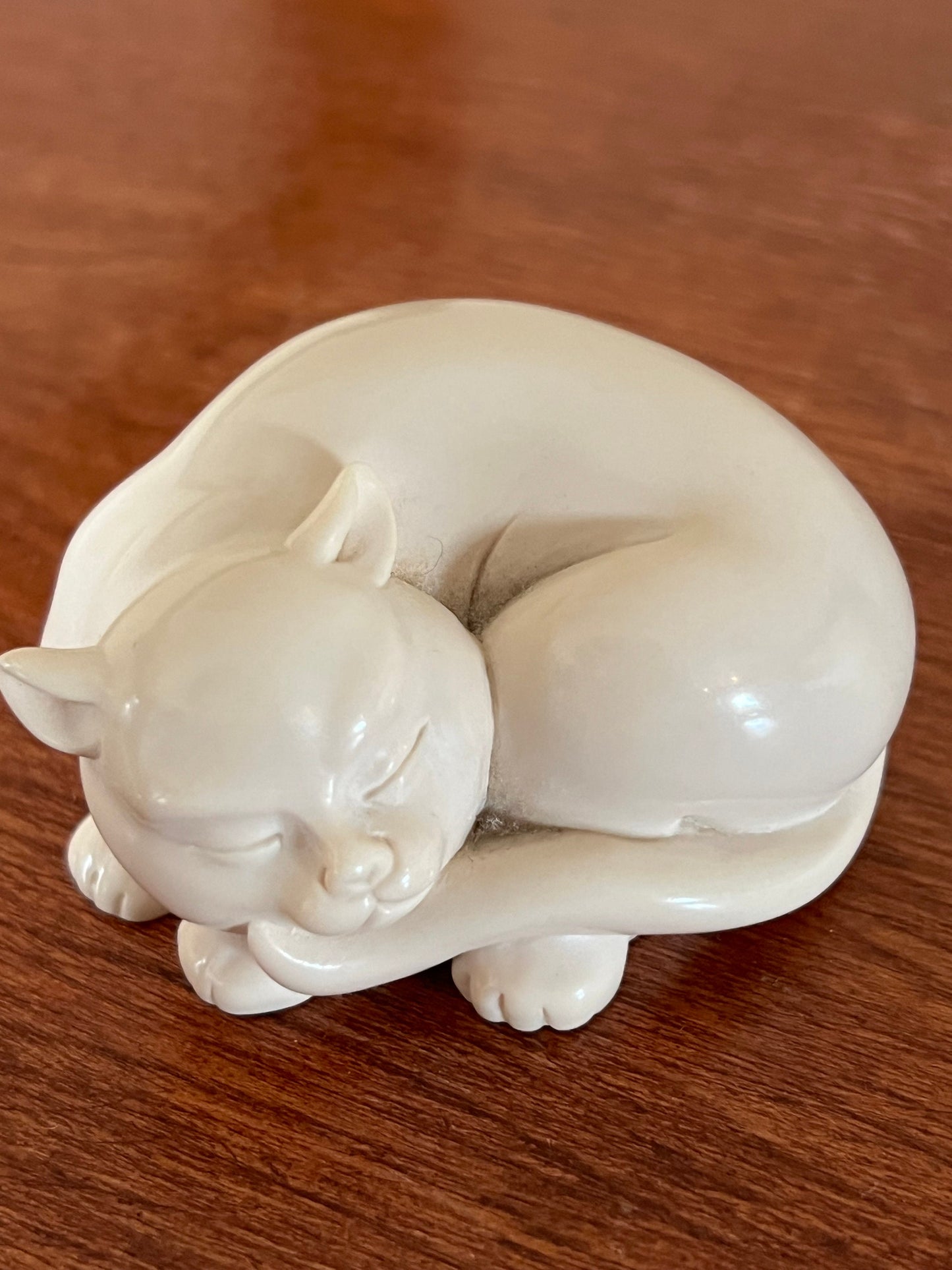 Vintage Sleeping Cat Figurine Made in Hong Kong Cat Statue Curio Cats Collection Lover Antiques and Vintage