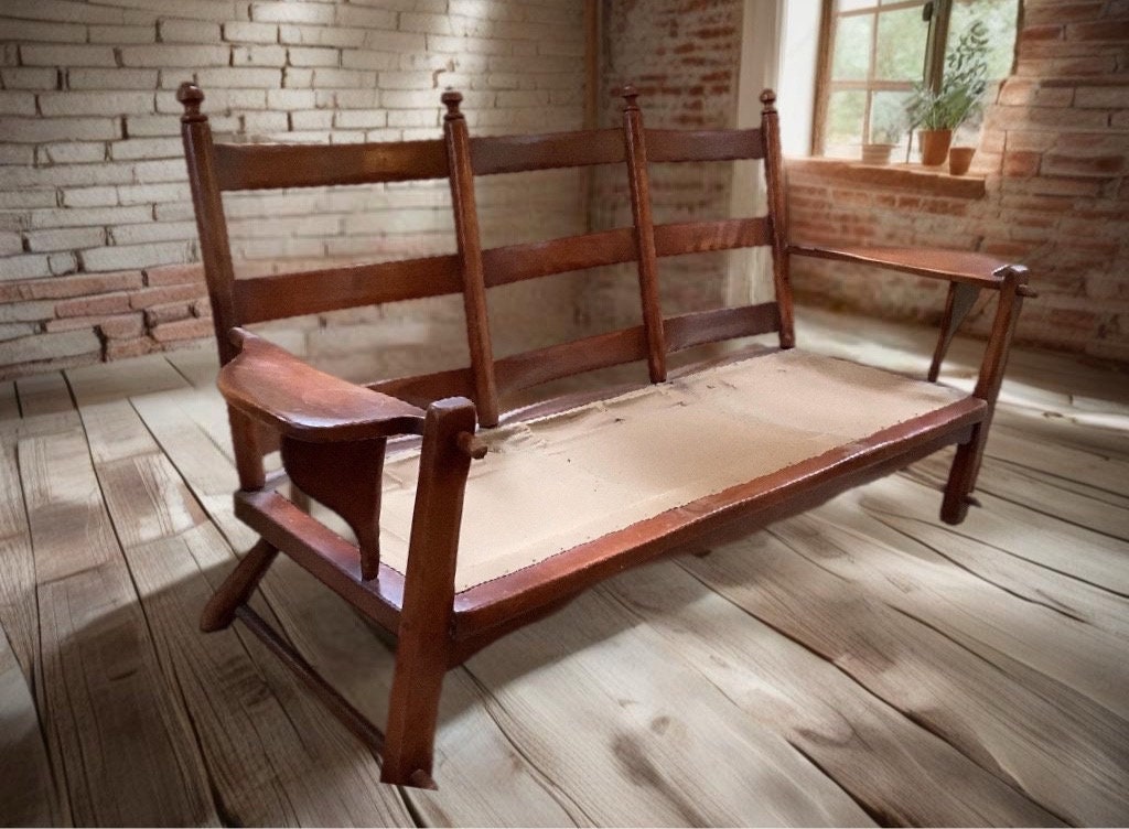 Cushman Colonial Creations Carver Three Seater No. 4-185-3 Paddle Arm Chair Couch Settee Lover Antiques and Vintage