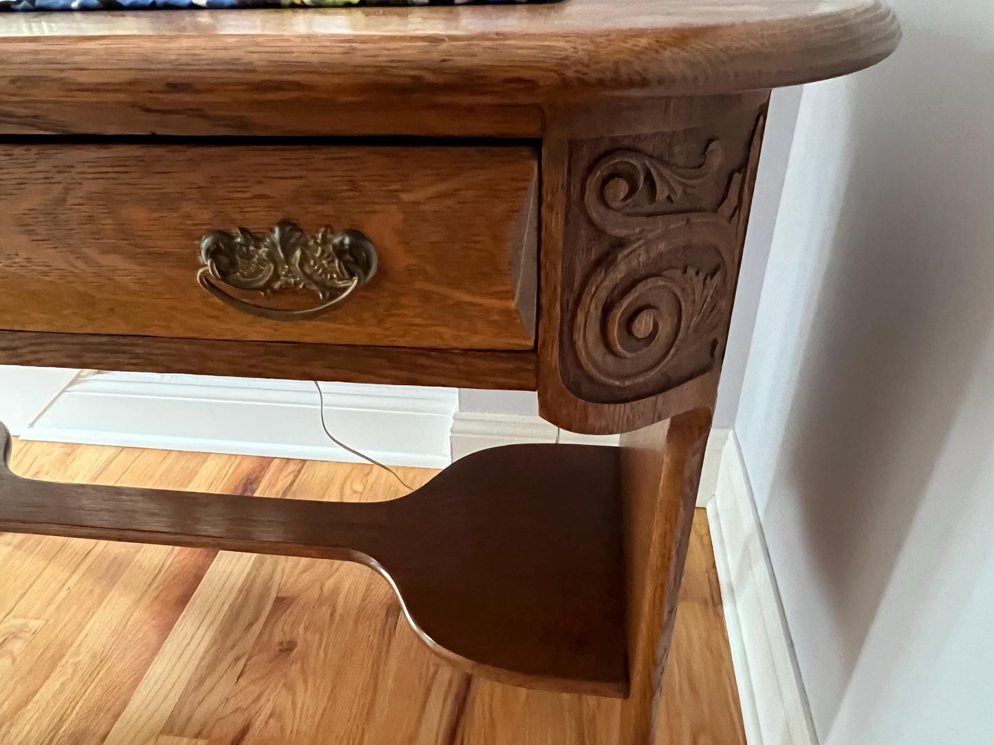 Antique Oak Table Coffee Table Console with Paw Feet Carved Wood Entryway Claw Foot Table Lover Antiques and Vintage