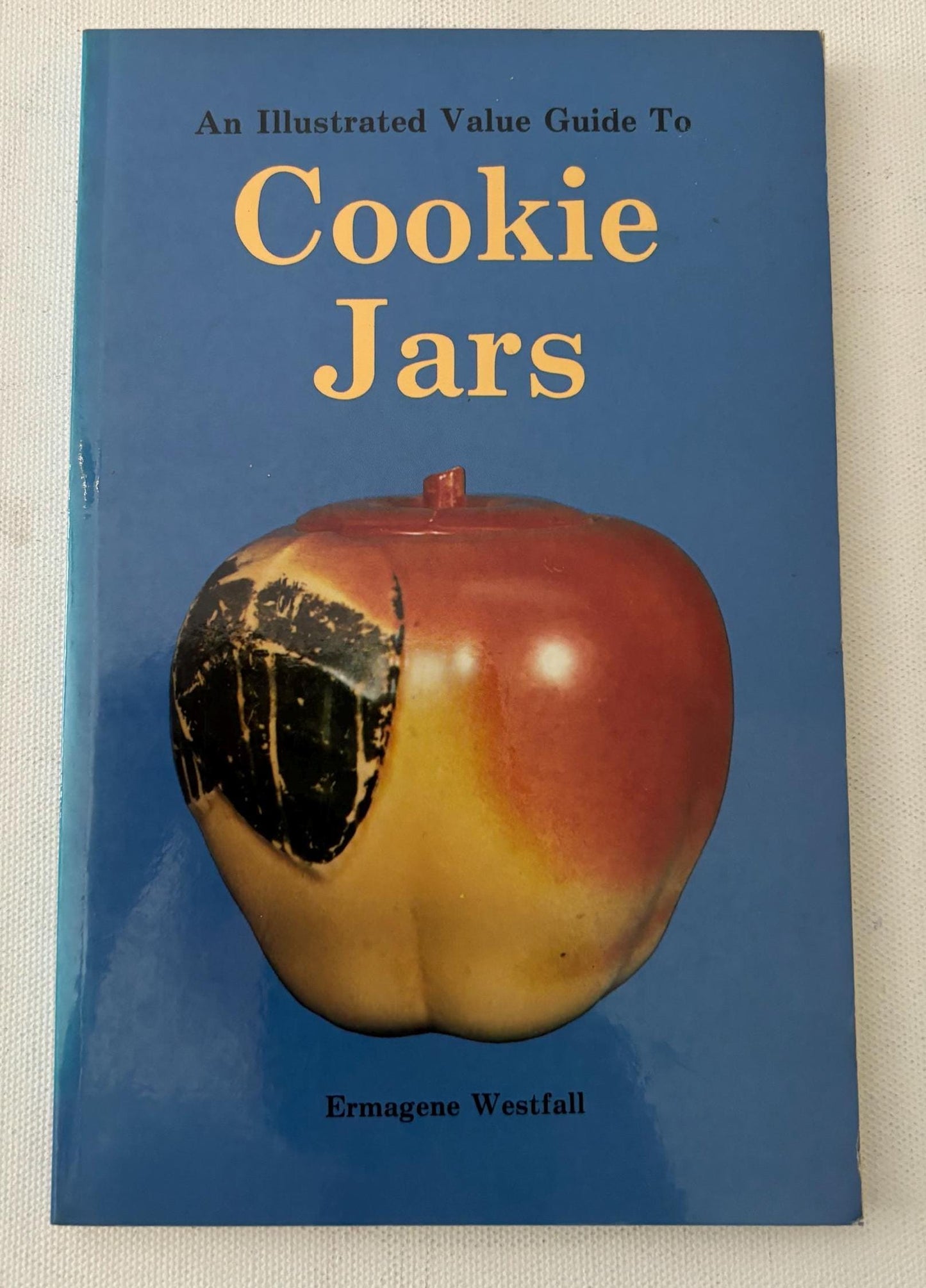 An Illustrated Value Guide to Cookie Jars by Ermagene Westfall Lover Antiques and Vintage