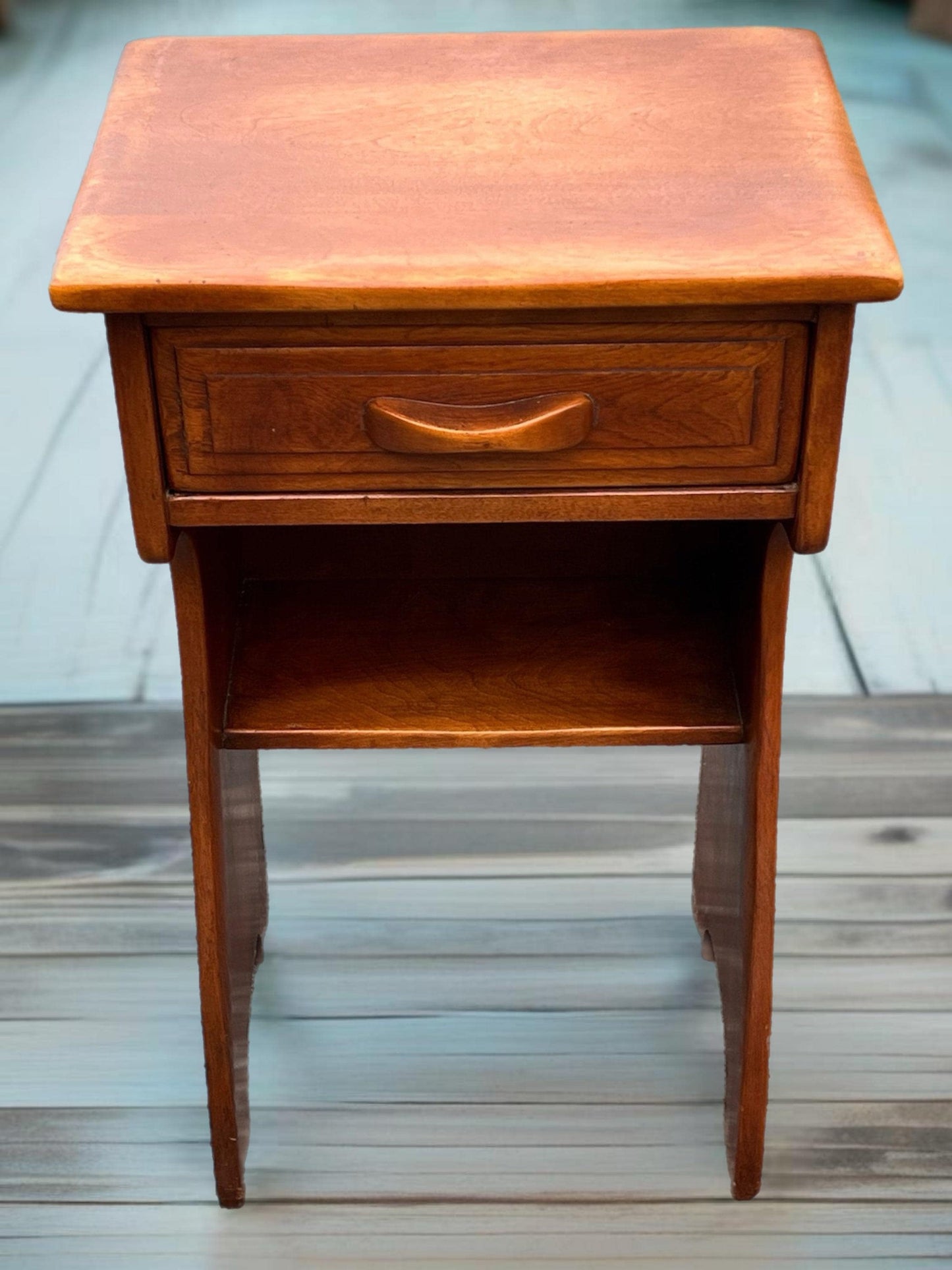 Cushman Colonial Creations Molly Stark Night Table No. 2059 end table side nightstand