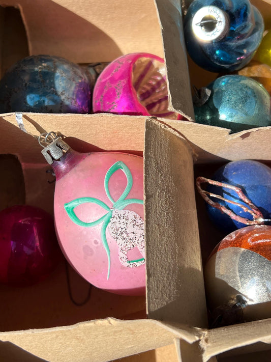Vintage Shiny Brite Hand Blown Glass Ornament Art Collection of 25 Ornaments Made in USA old ornament glass art collectibles Lover Antiques