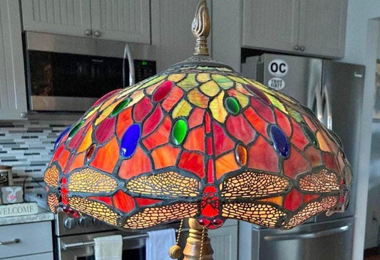 Beautiful vintage Tiffany Style Lamp Stained Glass Table Lamp Lover Antiques and Vintage