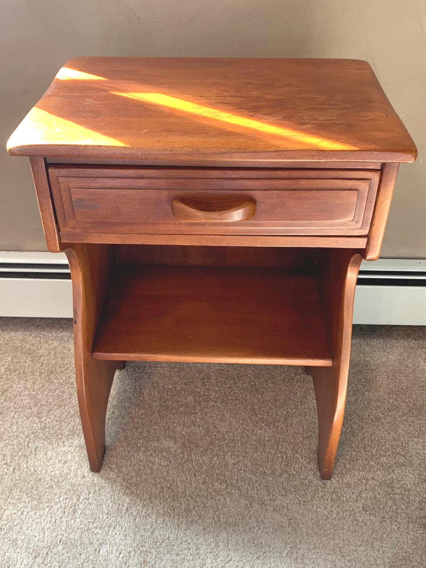 Cushman Colonial Creations Molly Stark Night Stand No. 2069 Lover Antiques and Vintage