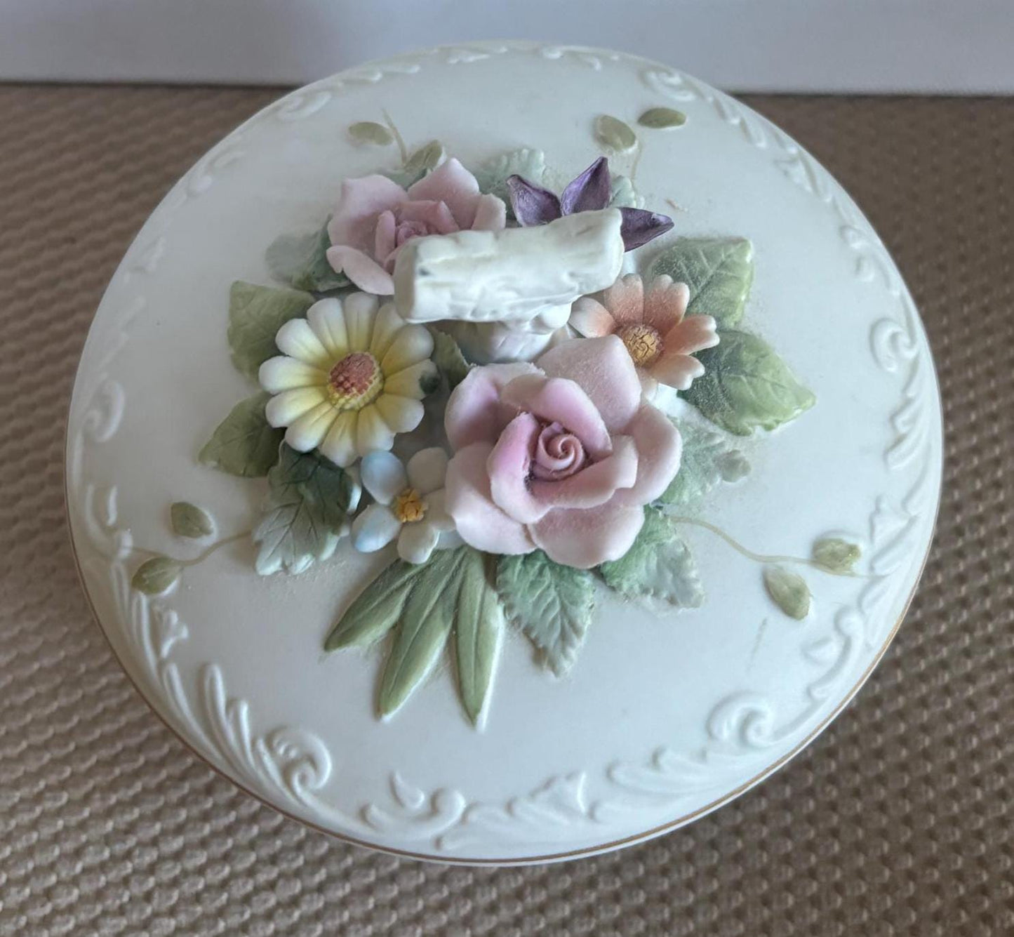 Vintage Lefton Capodimonte Roses Vase Hand Painted Porcelain Figurines Japanese Lover Antiques and Vintage