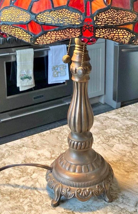 Beautiful vintage Tiffany Style Lamp Stained Glass Table Lamp Lover Antiques and Vintage