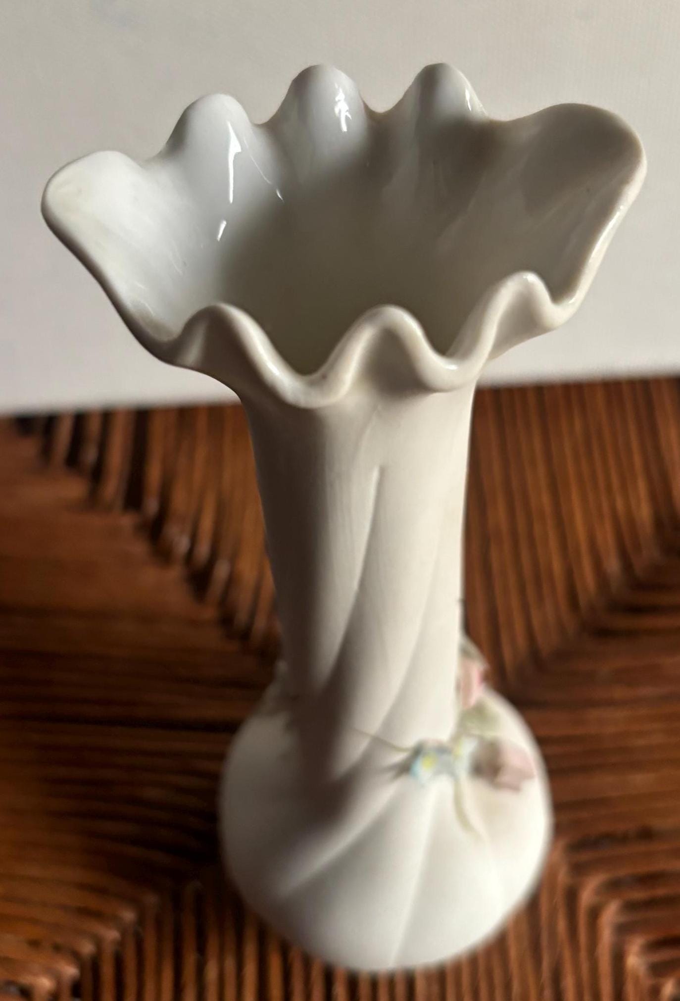 Vintage Lefton Ruffled Vase Hand Painted Porcelain Capodimonte Style Roses Figurines Japanese Lover Antiques and Vintage