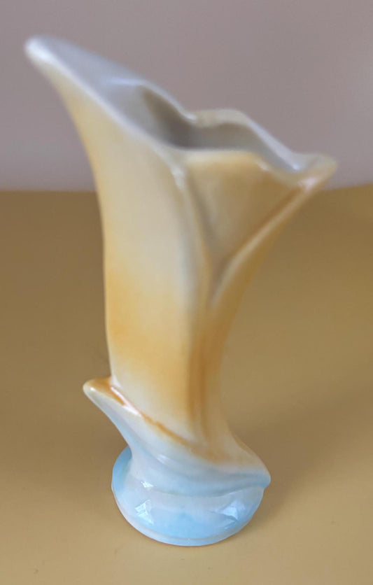 Vintage Shawnee Lilly Bud Vase Yellow & Blue USA #1125 USA Made Lover Antiques and Vintage