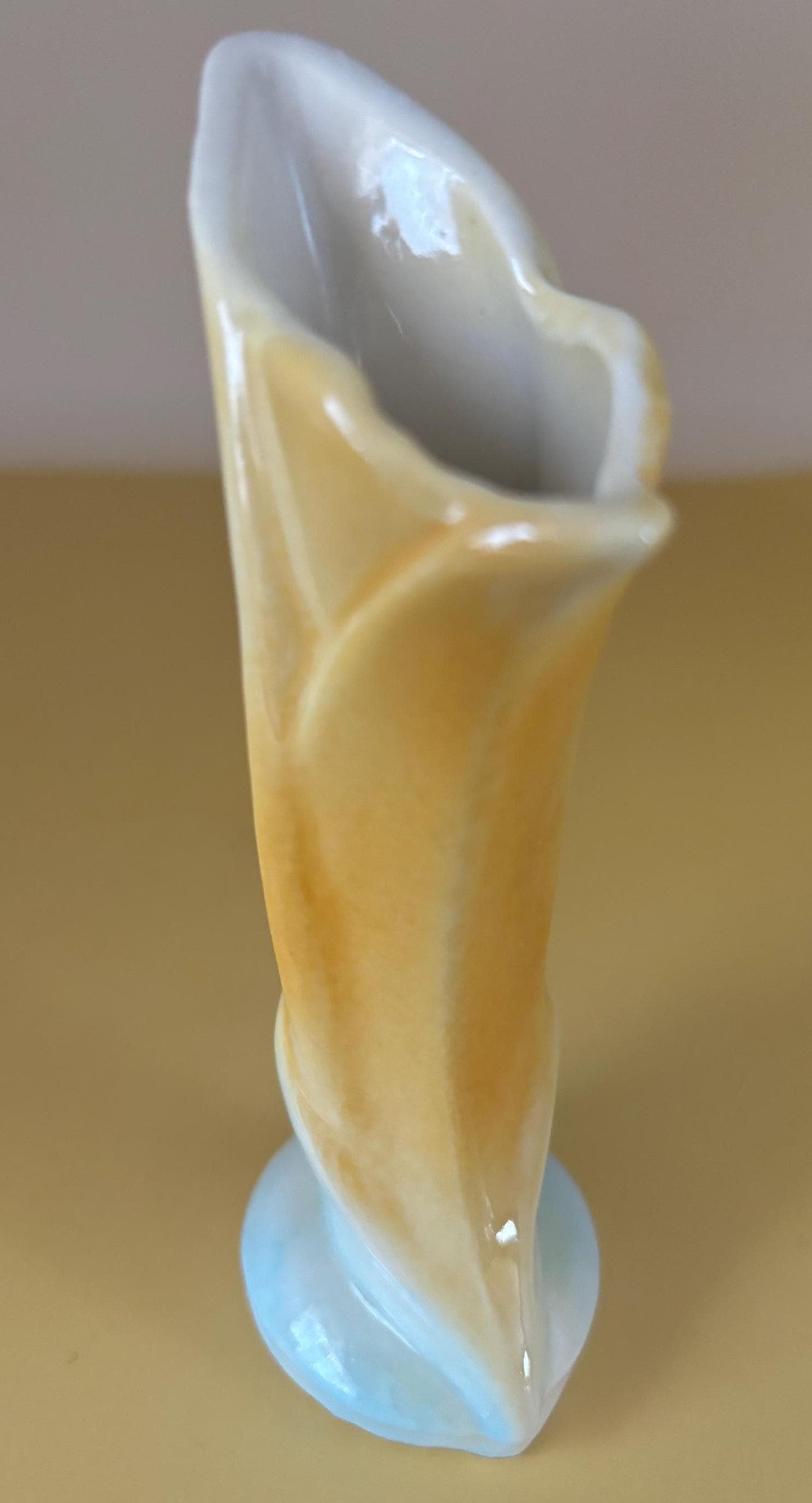 Vintage Shawnee Lilly Bud Vase Yellow & Blue USA #1125 USA Made Lover Antiques and Vintage