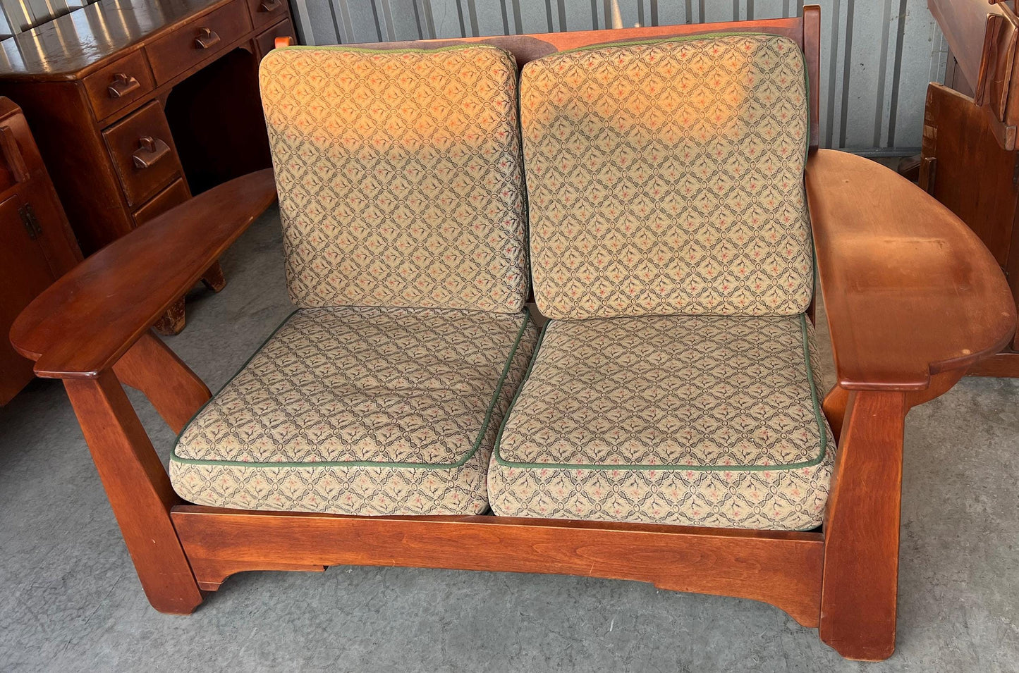 Cushman Colonial Creations Shaftsbury Loveseat No. 0832 Cushman Sofa Paddle Arm Lover Antiques and Vintage