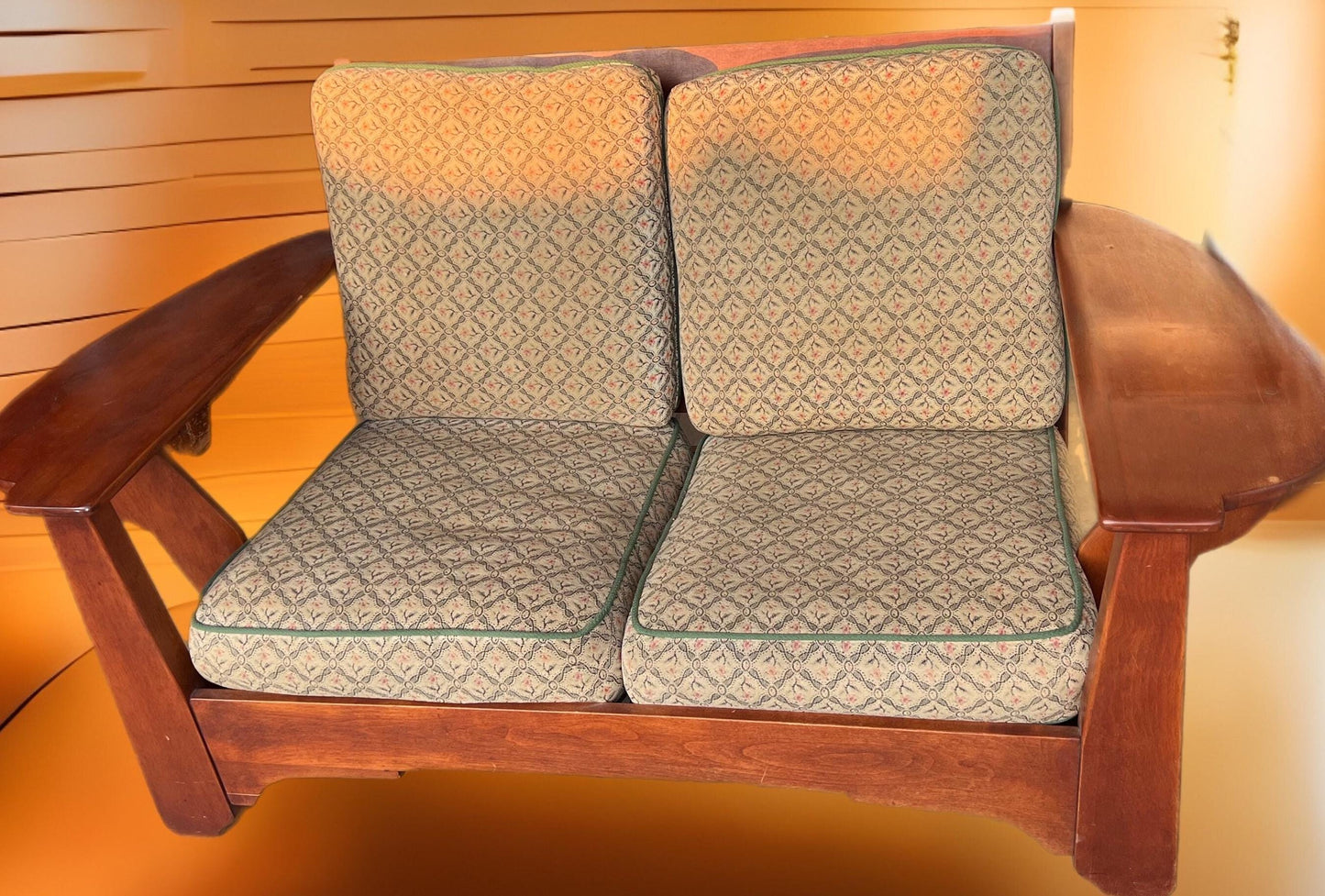 Cushman Colonial Creations Shaftsbury Loveseat No. 0832 Cushman Sofa Paddle Arm Lover Antiques and Vintage