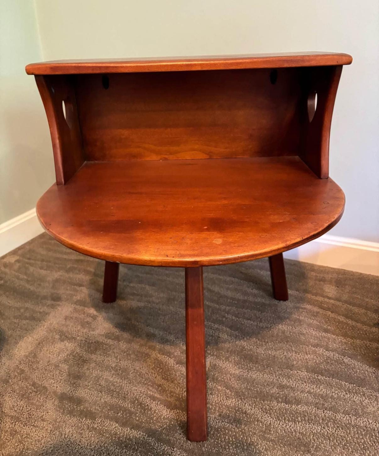 Cushman Colonial Creations Heart Table Chester End Table No. 2106 Lover Antiques and Vintage