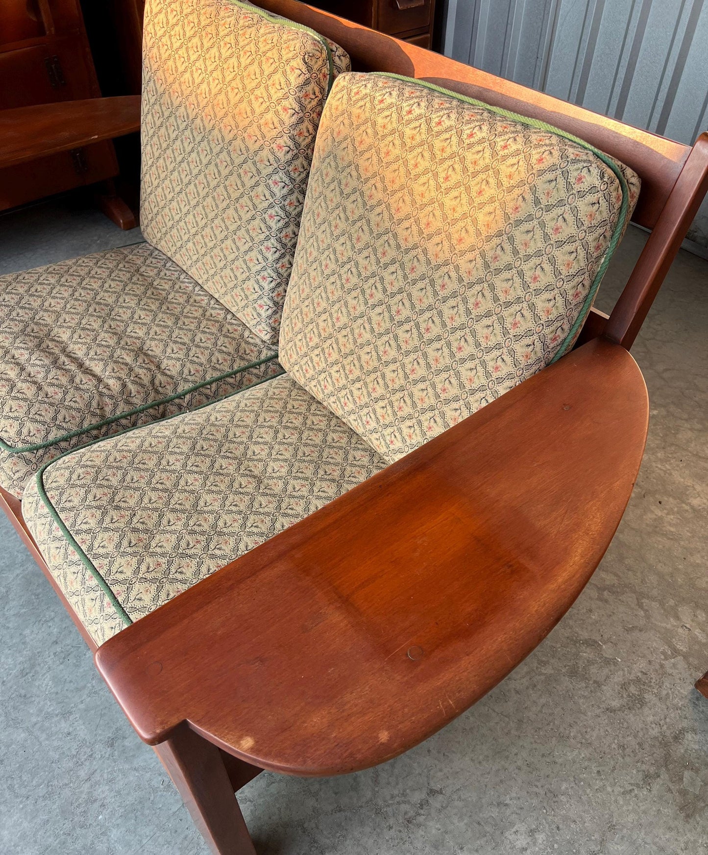 Cushman Colonial Creations Shaftsbury Loveseat No. 0832 Cushman Sofa Paddle Arm Lover Antiques and Vintage