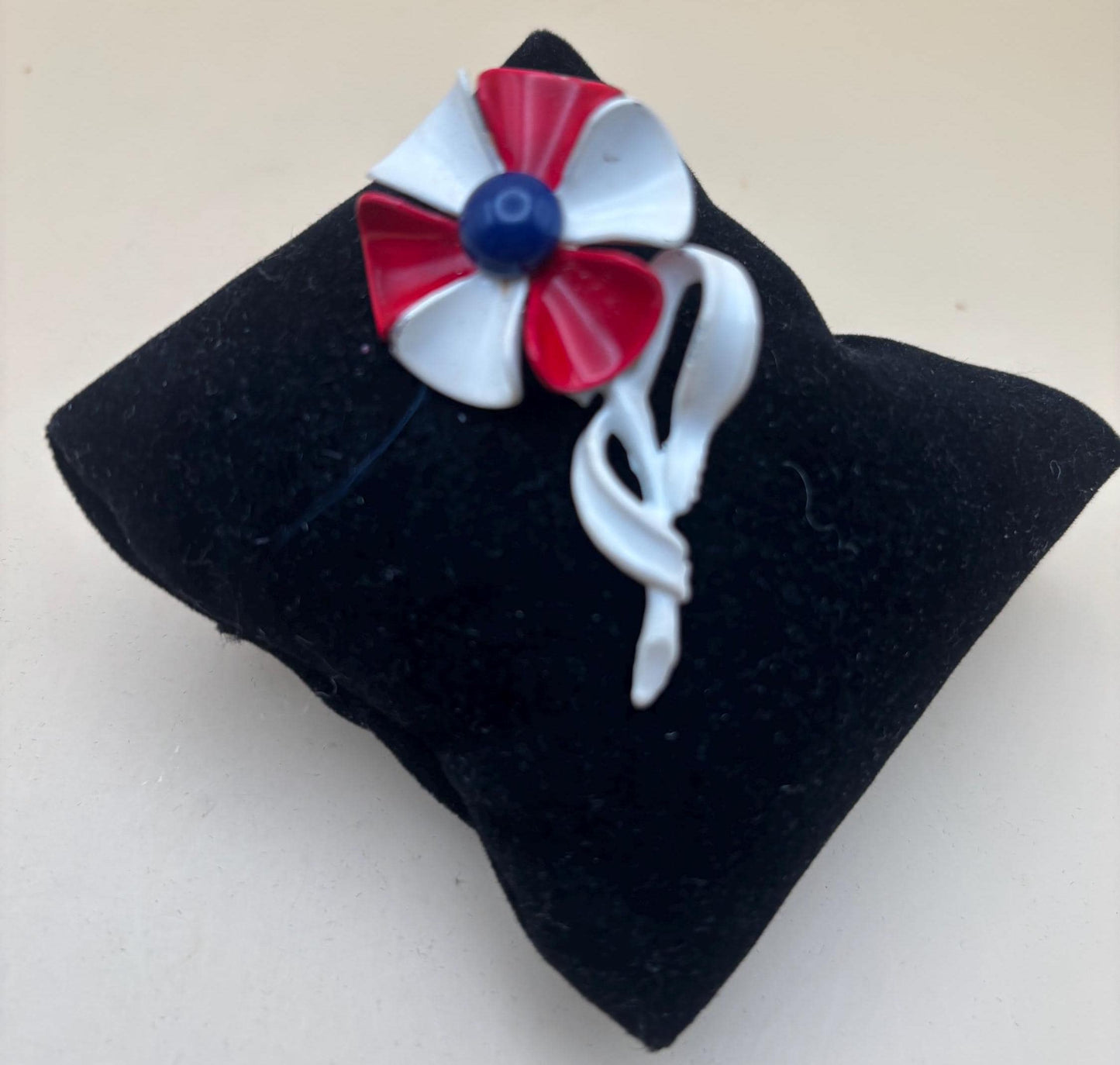 Vintage Red White Blue Flower Brooch Pin Jewelry brooches Lover Antiques and Vintage
