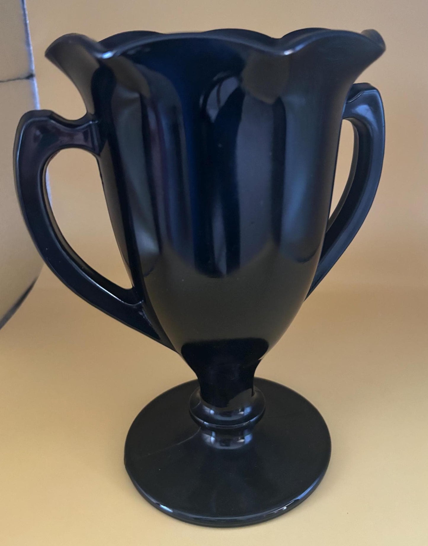 Vintage LE Smith Black Trophy Vase Lover Antiques and Vintage