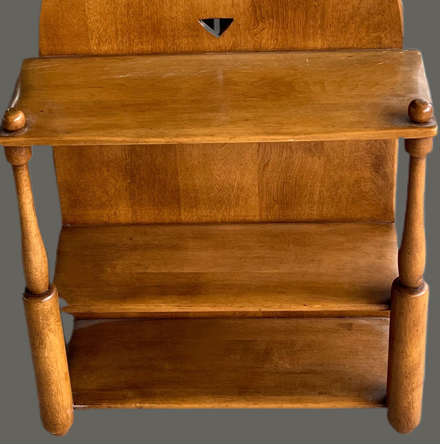 Cushman Colonial Creations Wall Shelves No. 9105 Herman de Vries, Birch O Brittany Finistere Collection, Lover Antiques and Vintage