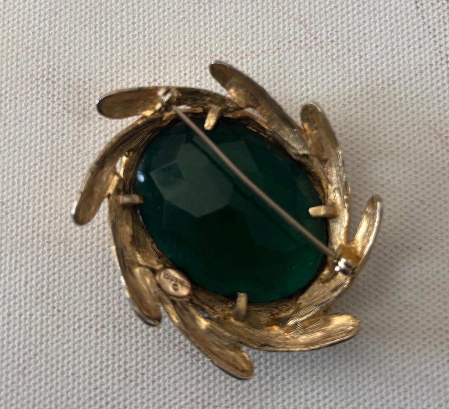 Vintage Emerald Green and Gold Brooch Pin Lover Antiques and Vintage