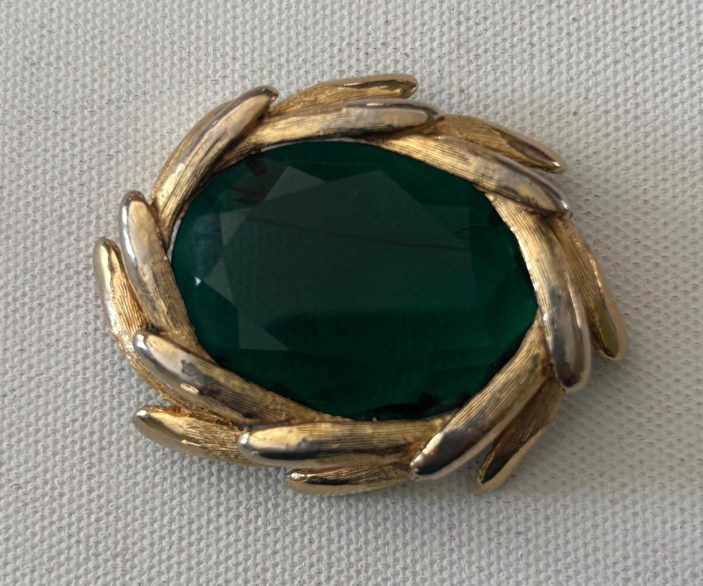 Vintage Emerald Green and Gold Brooch Pin Lover Antiques and Vintage