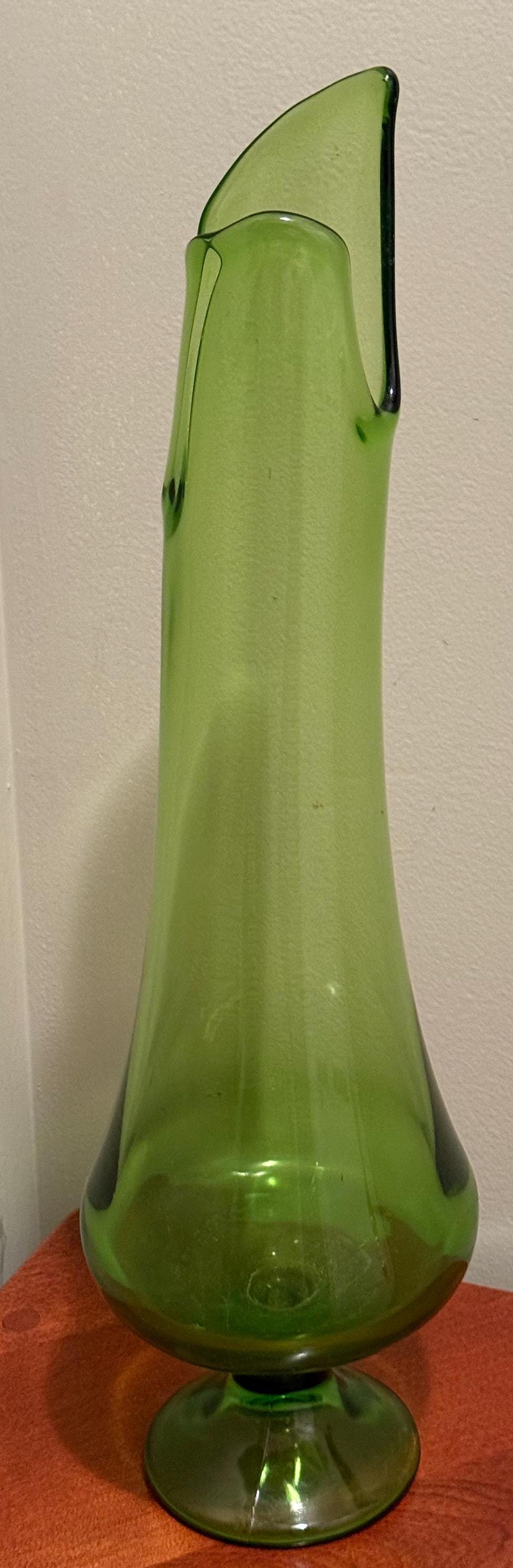 Vintage LE Smith Avocado Green Pedestal Smoothie Swung Vase Lover Antiques and Vintage