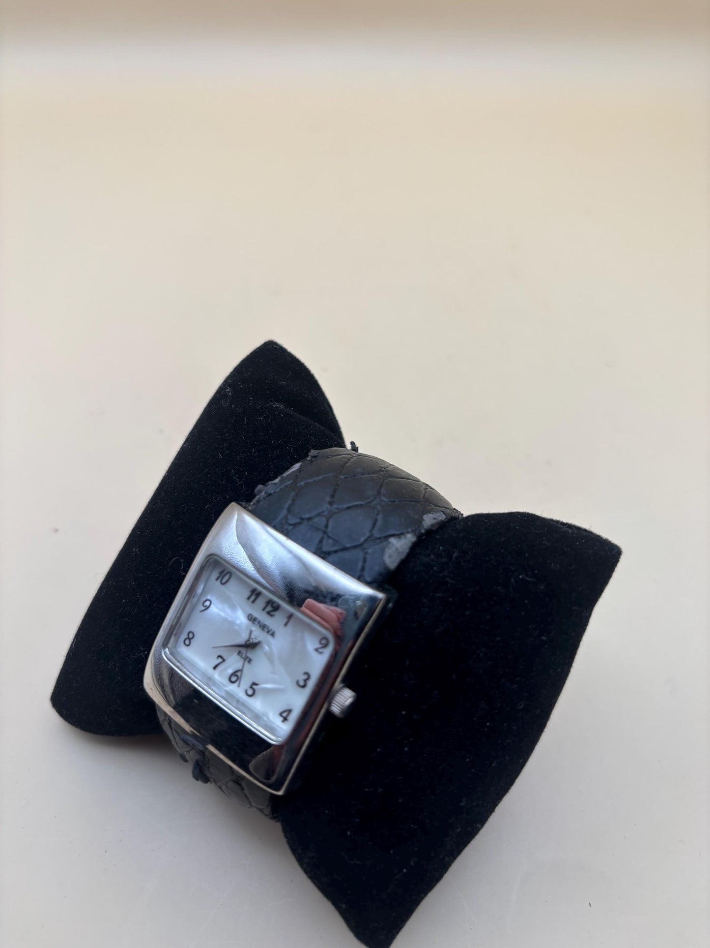 Vintage Geneva Elite Quartz Watch Number 712 Lover Antiques and Vintage