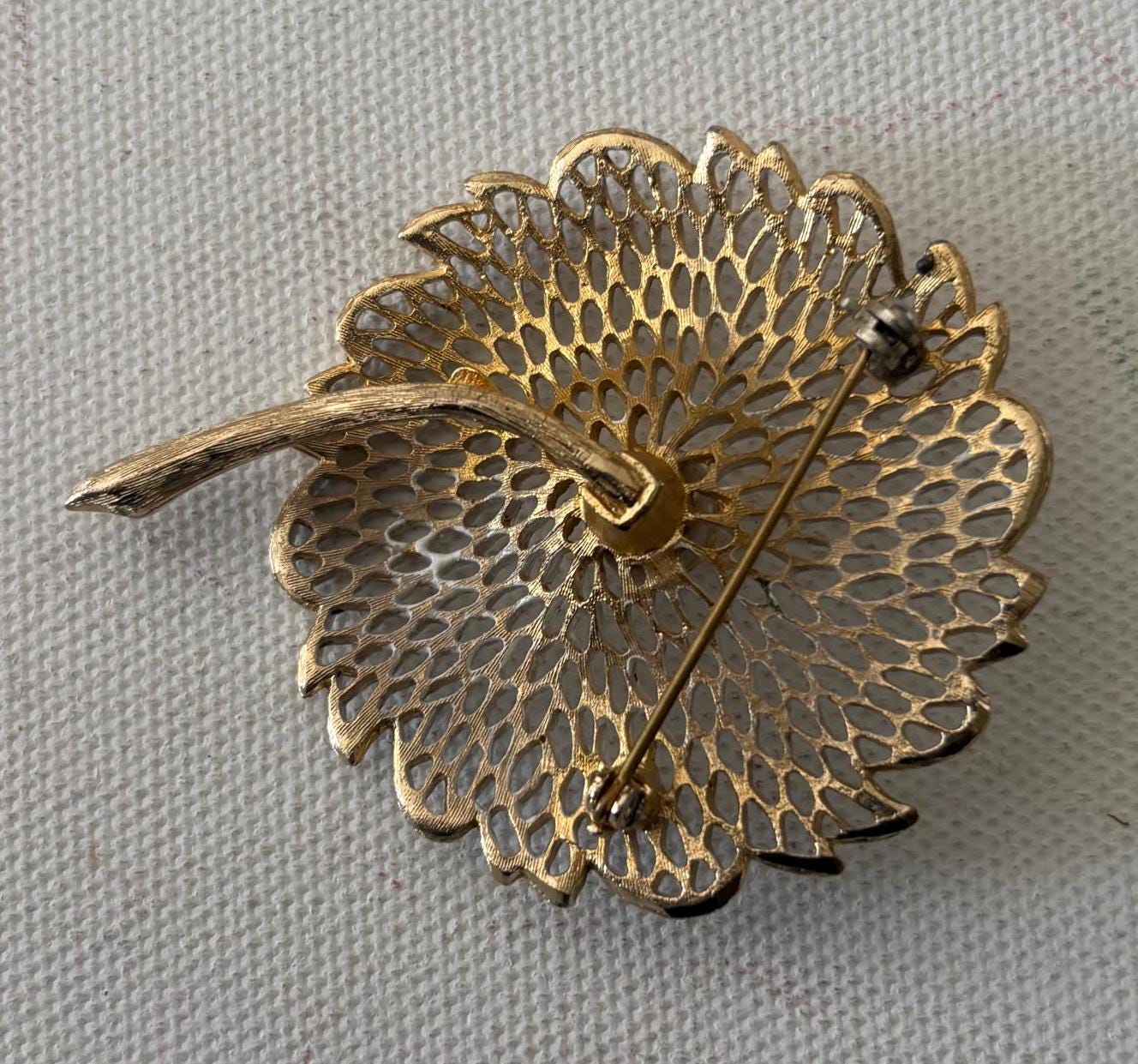 Vintage Monet White and Gold Flower Pin Brooch Lover Antiques and Vintage