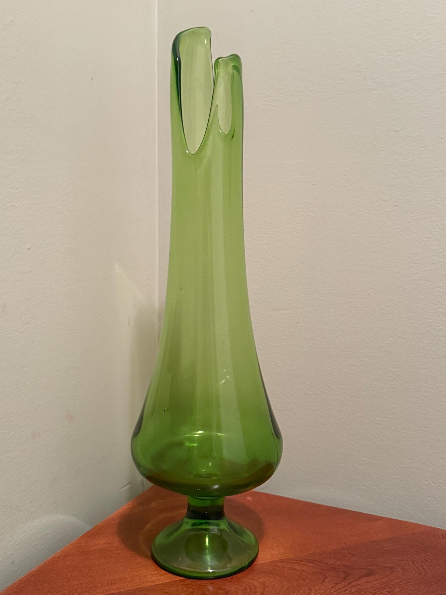 Vintage LE Smith Avocado Green Pedestal Smoothie Swung Vase Lover Antiques and Vintage