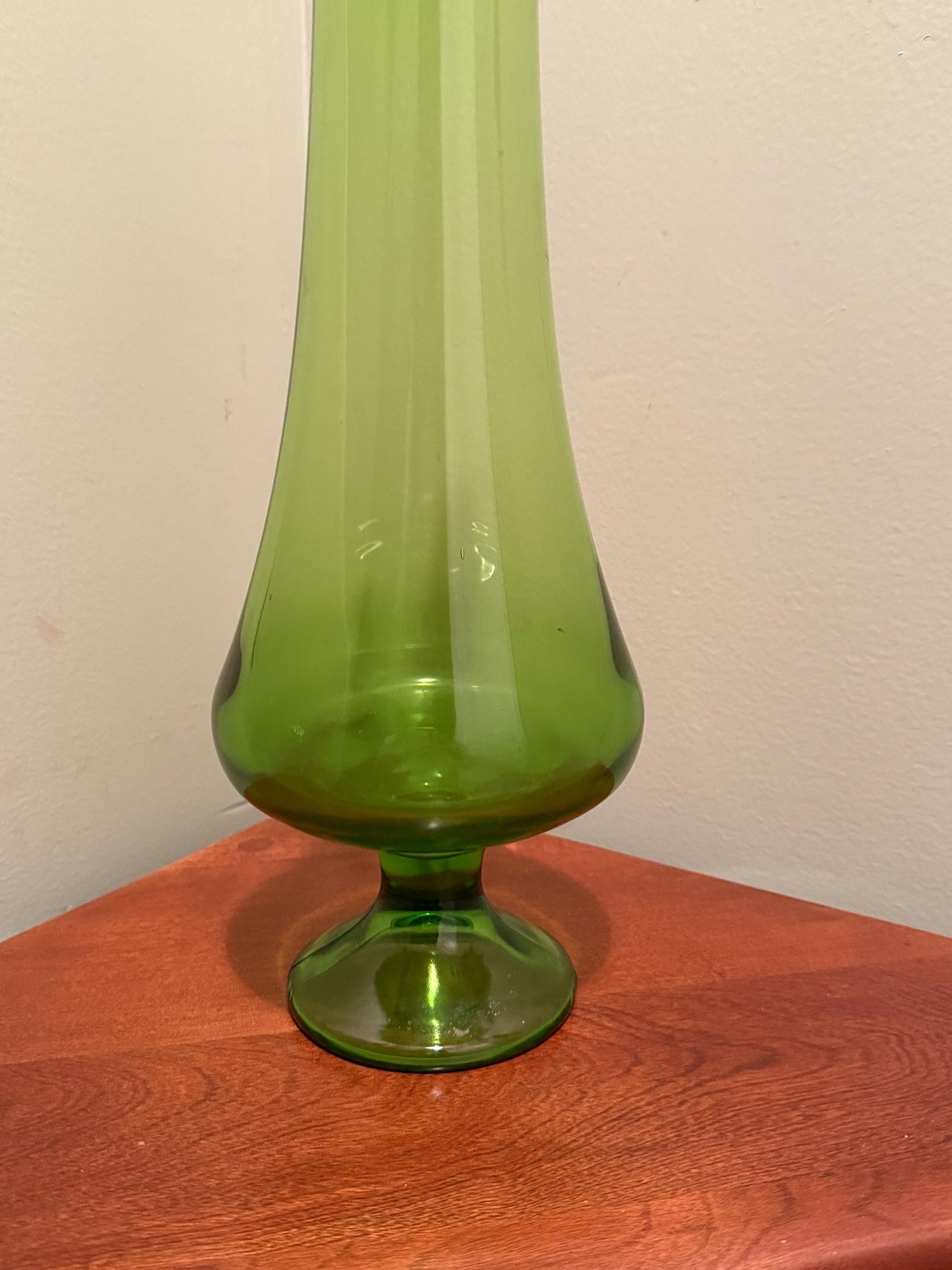 Vintage LE Smith Avocado Green Pedestal Smoothie Swung Vase Lover Antiques and Vintage