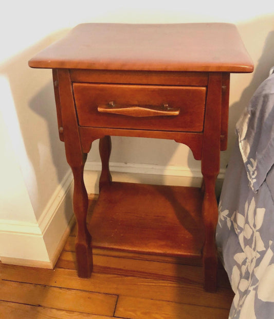 Cushman Colonial Creations Lucy Latham Original Nightstand Night Table No. 7169 Night stand small table Lover Antiques and Vintage
