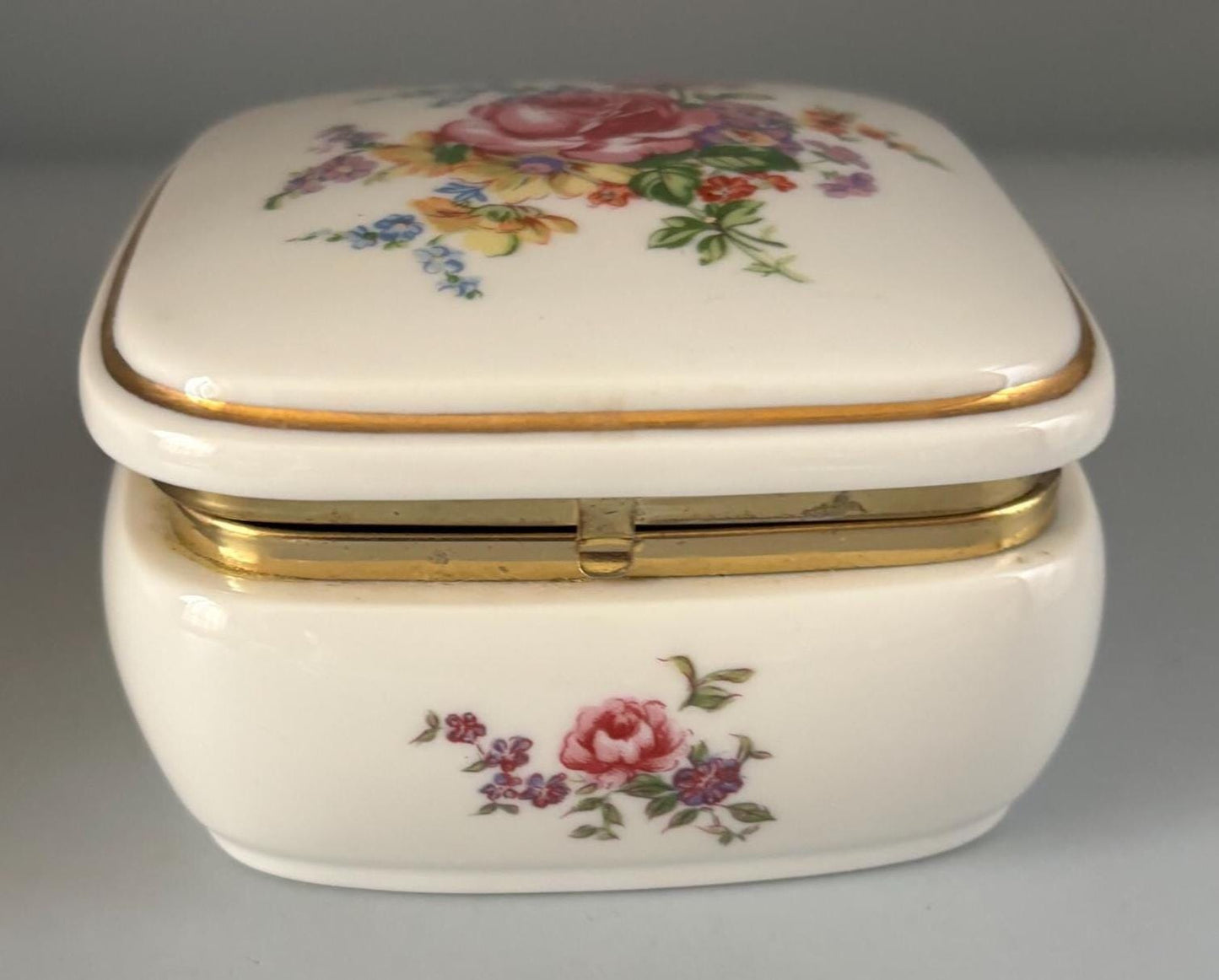 Vintage Colibri Sanko Hand Painted Trinket Box Porcelain with Gold Gilding Lover Antiques and Vintage